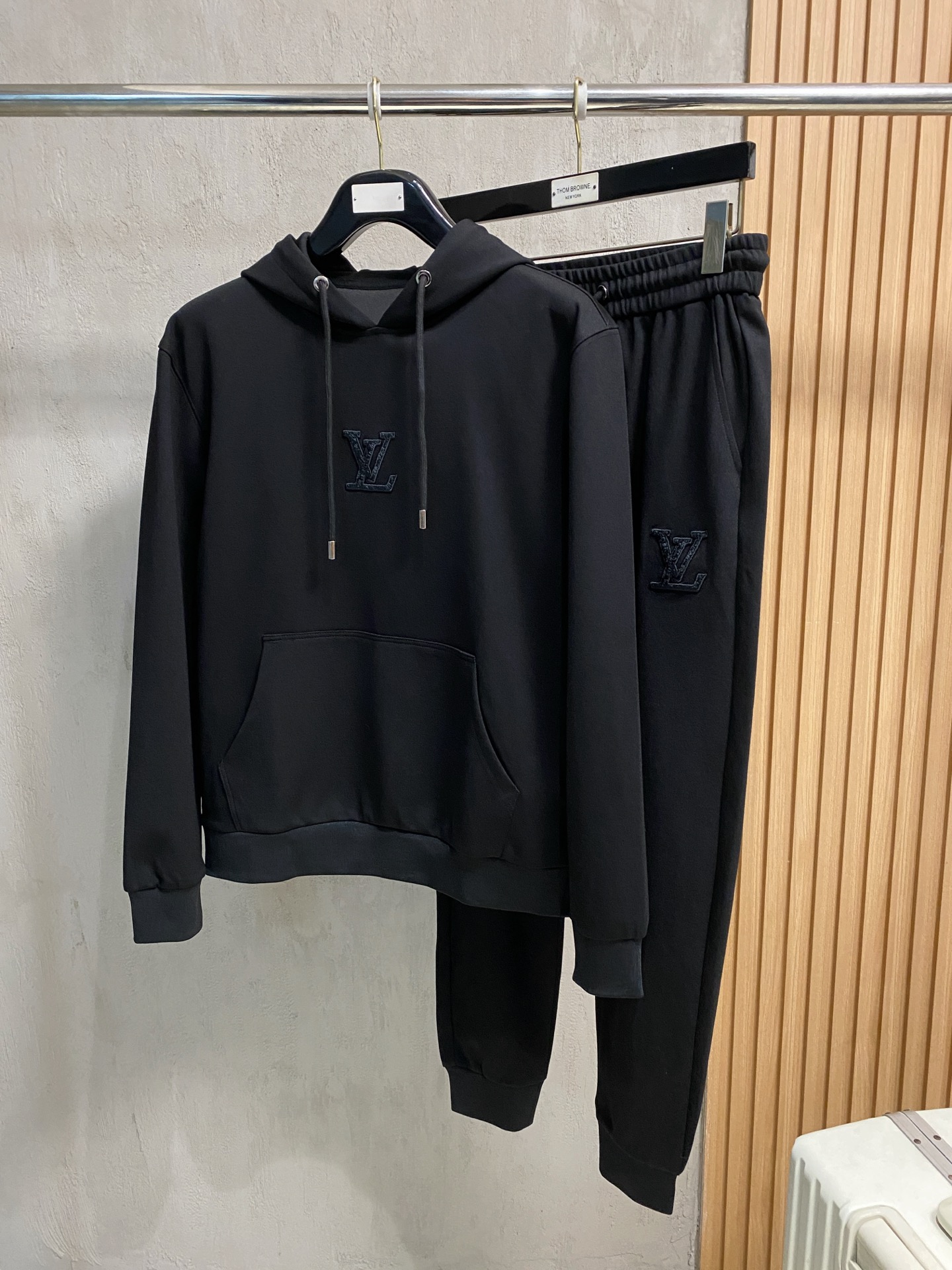 秋冬服 人気商品入荷 ルイヴィトン 上下服 セットアップ  メンズ