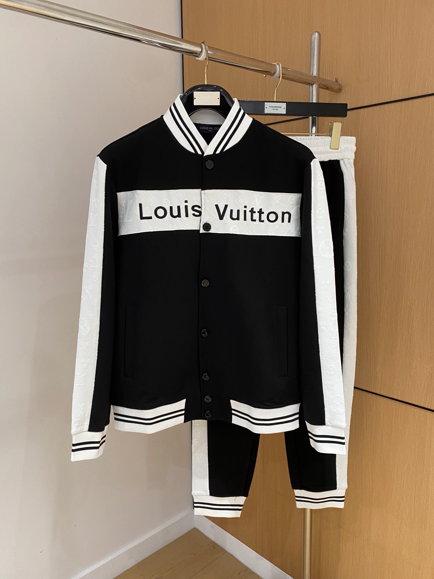 秋冬服 人気商品入荷 ルイヴィトン 上下服 野球 セットアップ