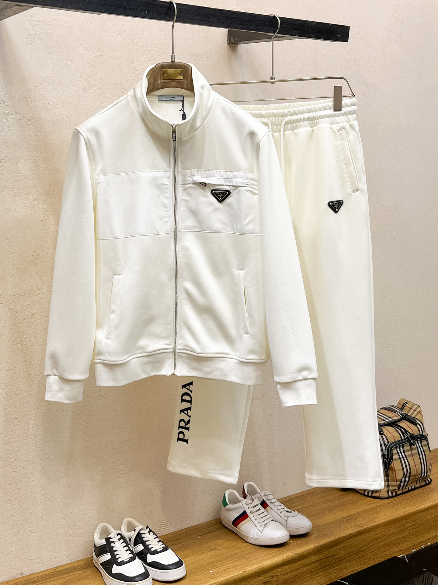 秋冬服 人気商品入荷 プラダ スウェット セットアップ?  メンズ