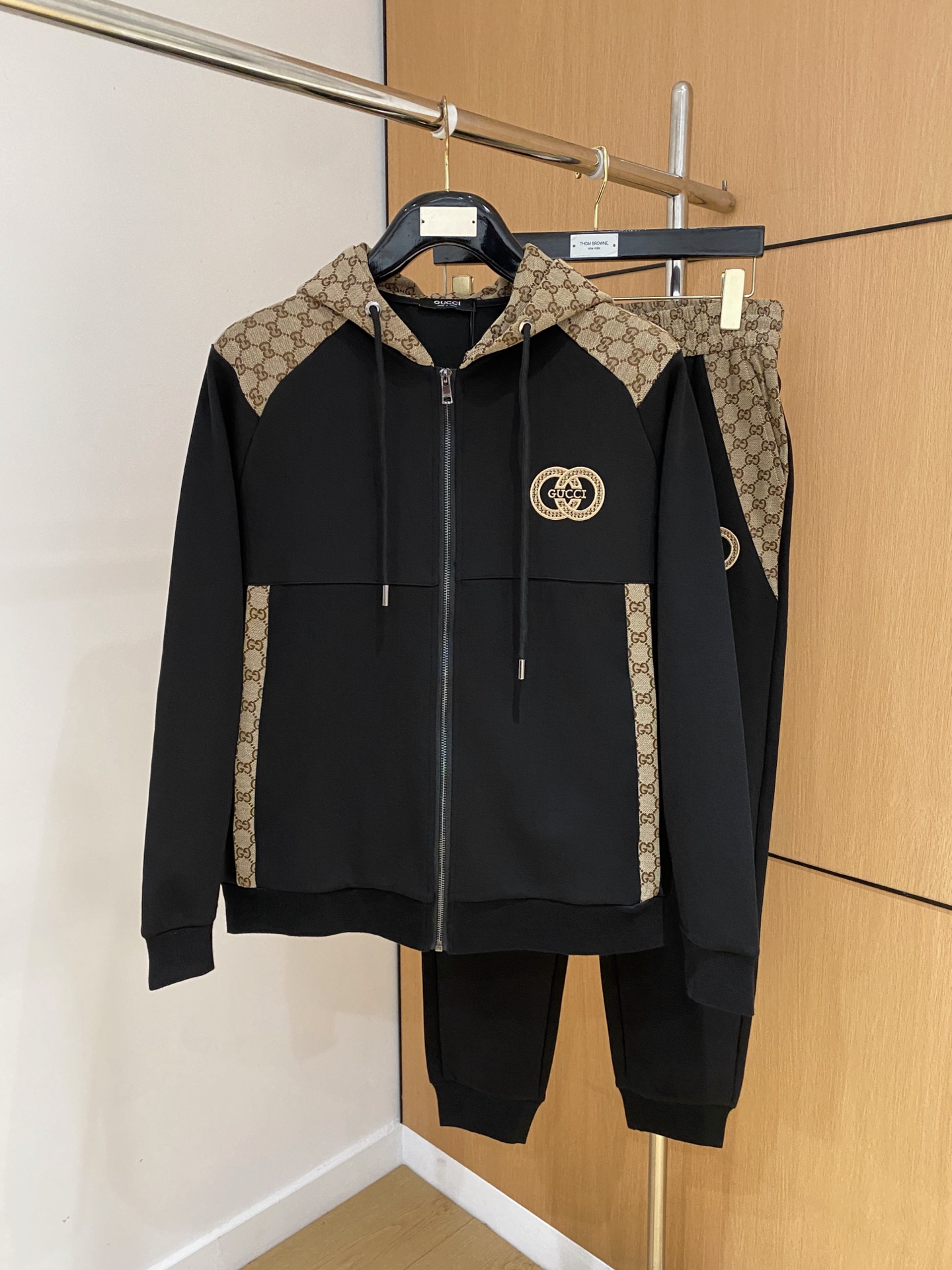秋冬服 人気商品入荷 グッチ 上下服 セットアップ  メンズ