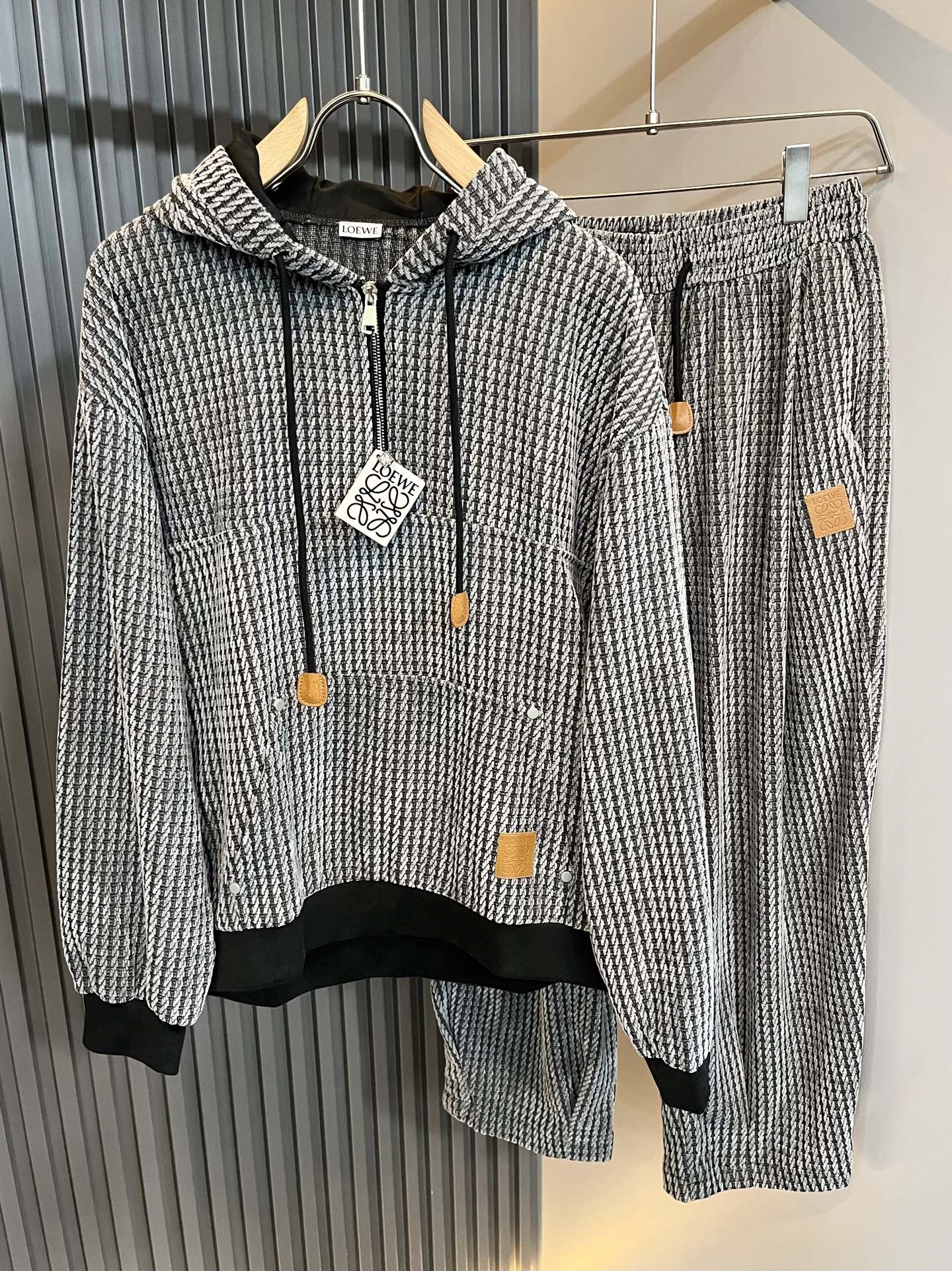 秋冬服 人気商品入荷 ロエベ 上下服 防寒セットアップ? 男女兼着