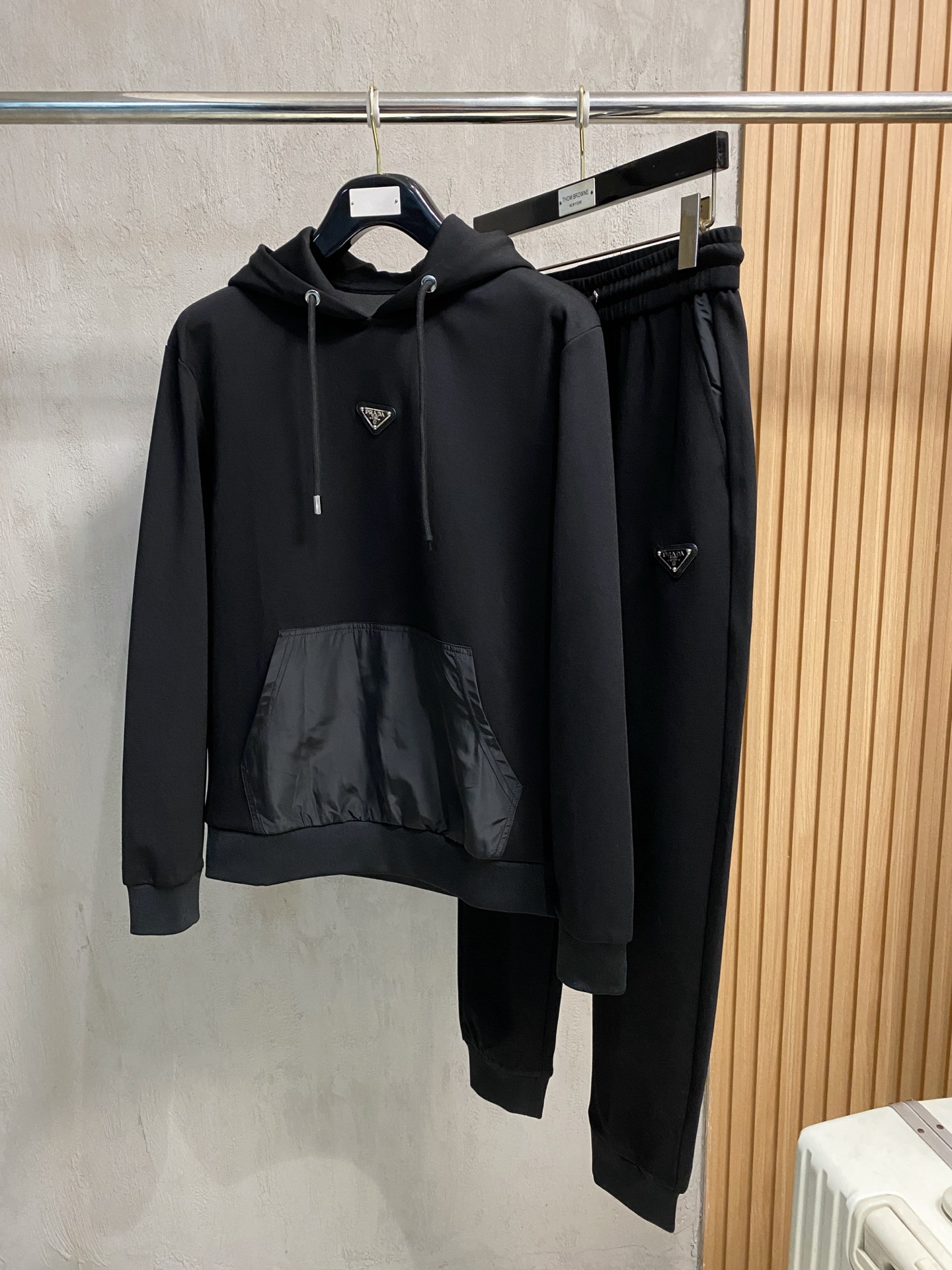 秋冬服 人気商品入荷 プラダ スウェット セットアップ? メンズ