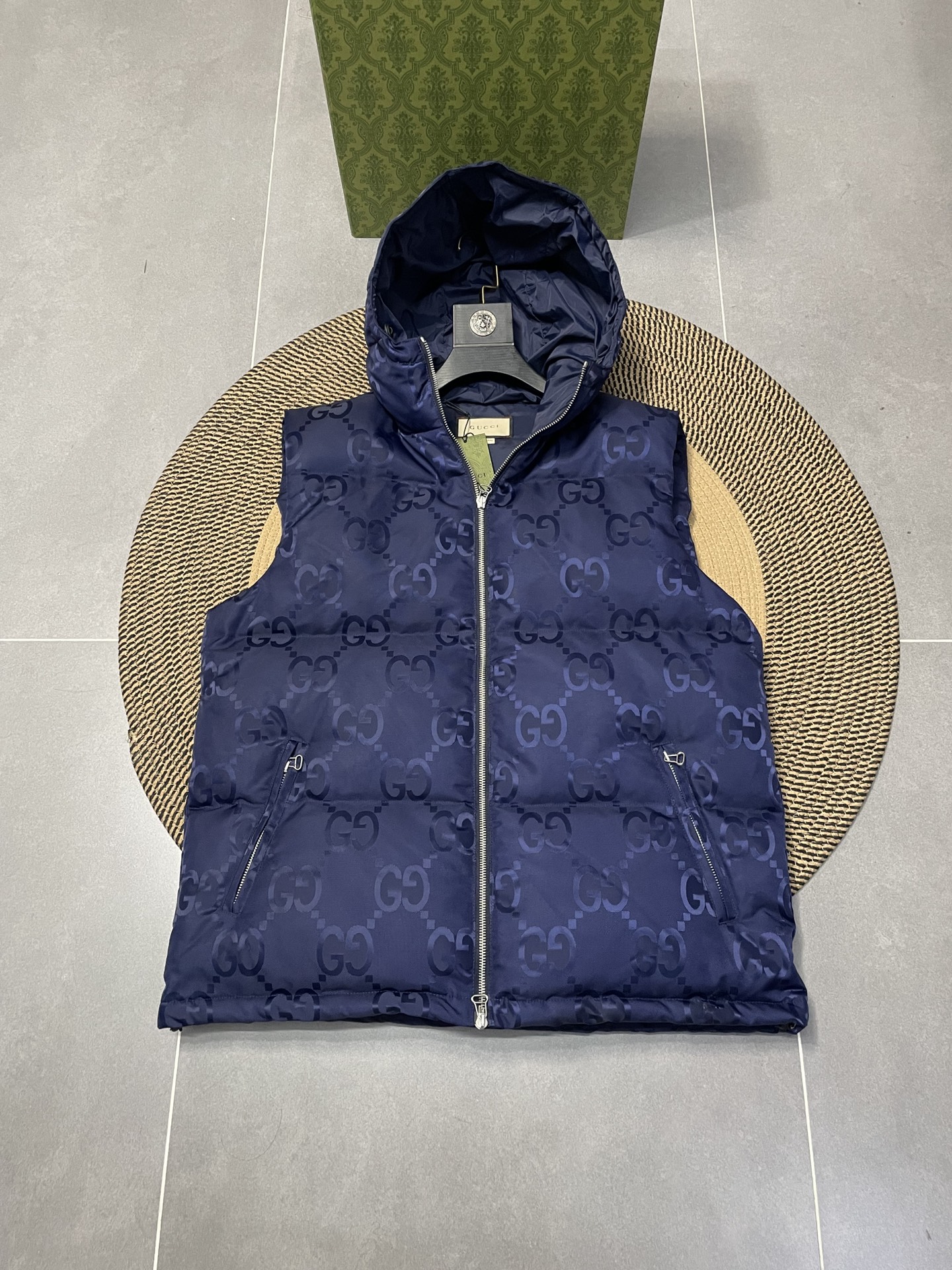 新着アイテム 暖か服 グッチ ダウンジャケット ベスト