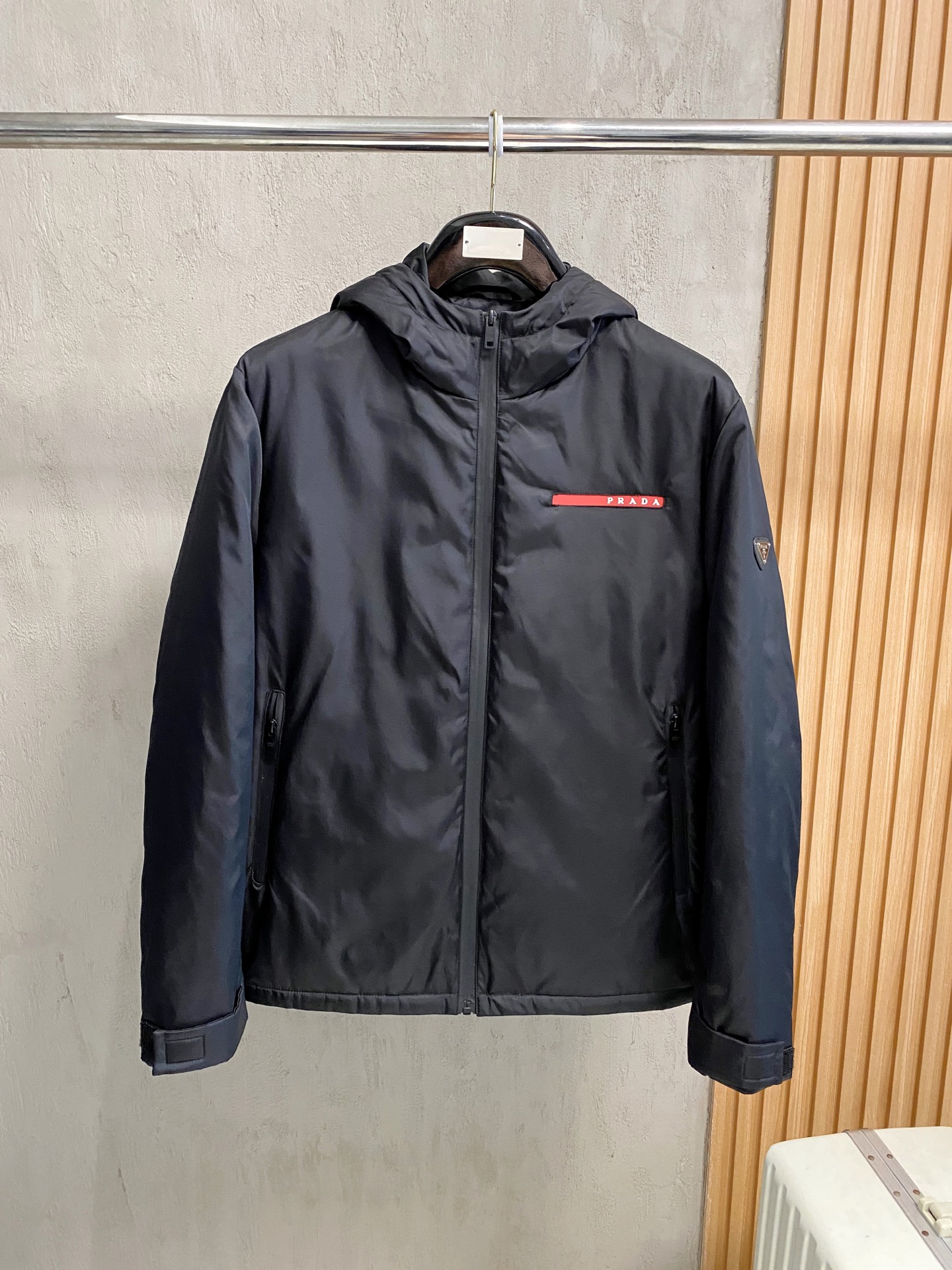 25ss秋冬暖か服 プラダ ダウンジャケット アウター  メンズ