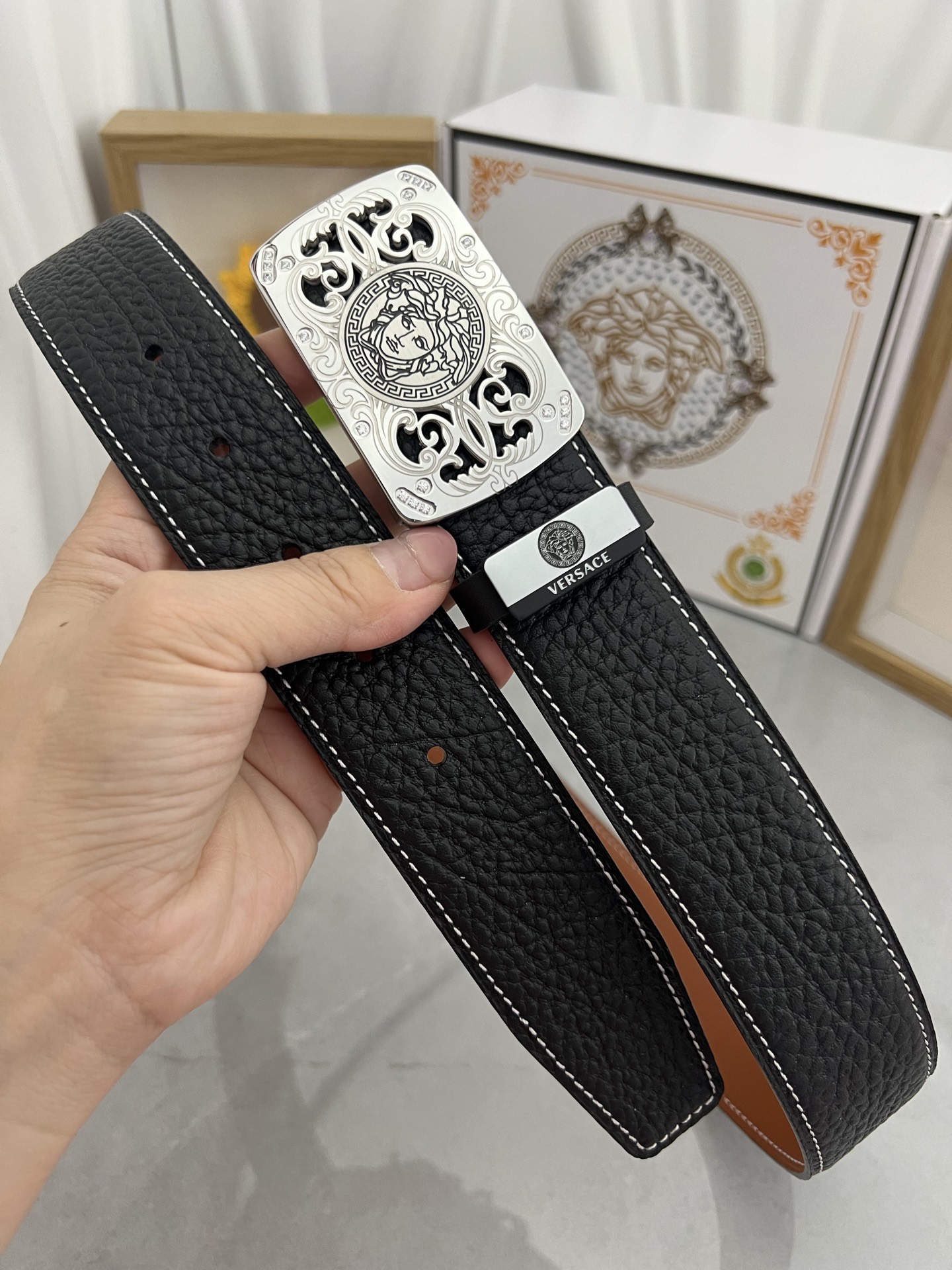 ヴェルサーチ 2025新品値下受付 ベルト サンチュール 2508J190+