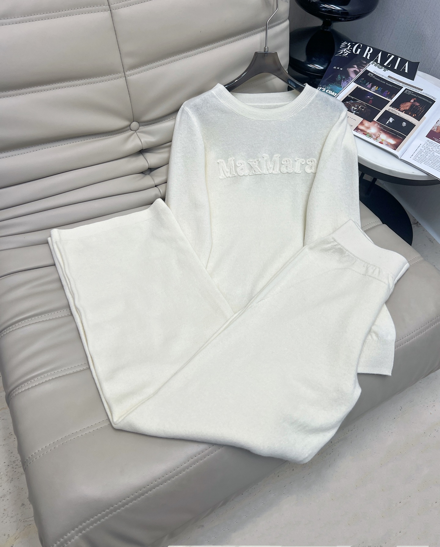 新着アイテム 女性マックスマーラ 上下服 セットアップ