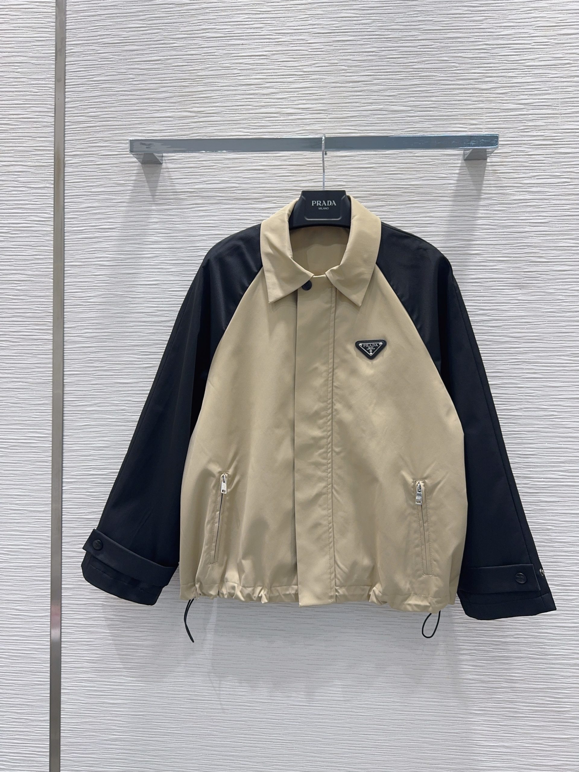 秋冬新品 女性プラダ トップス/アウター