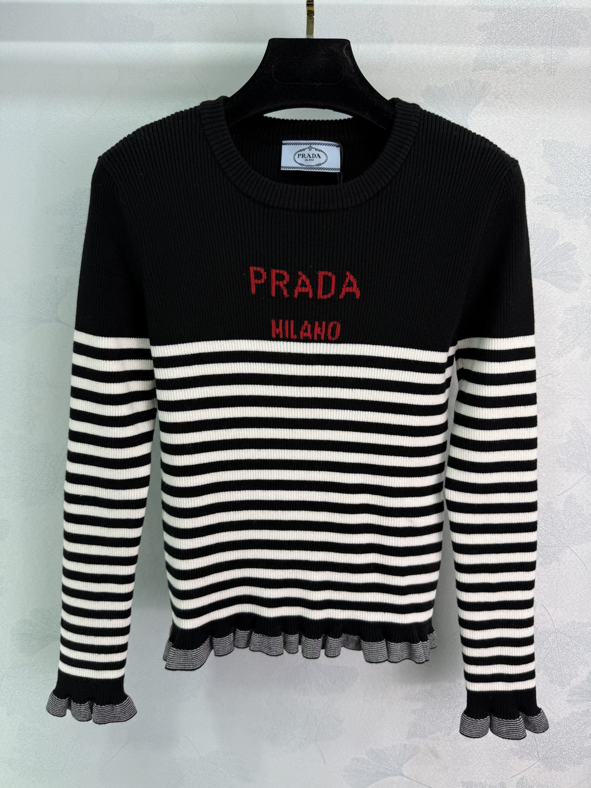 秋冬新品 女性プラダ メリハリ トップス