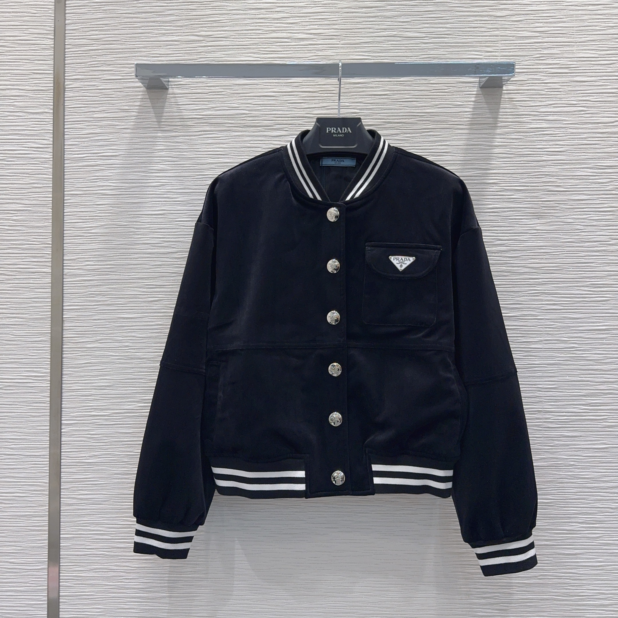 秋冬新品 女性プラダ トップス/アウター