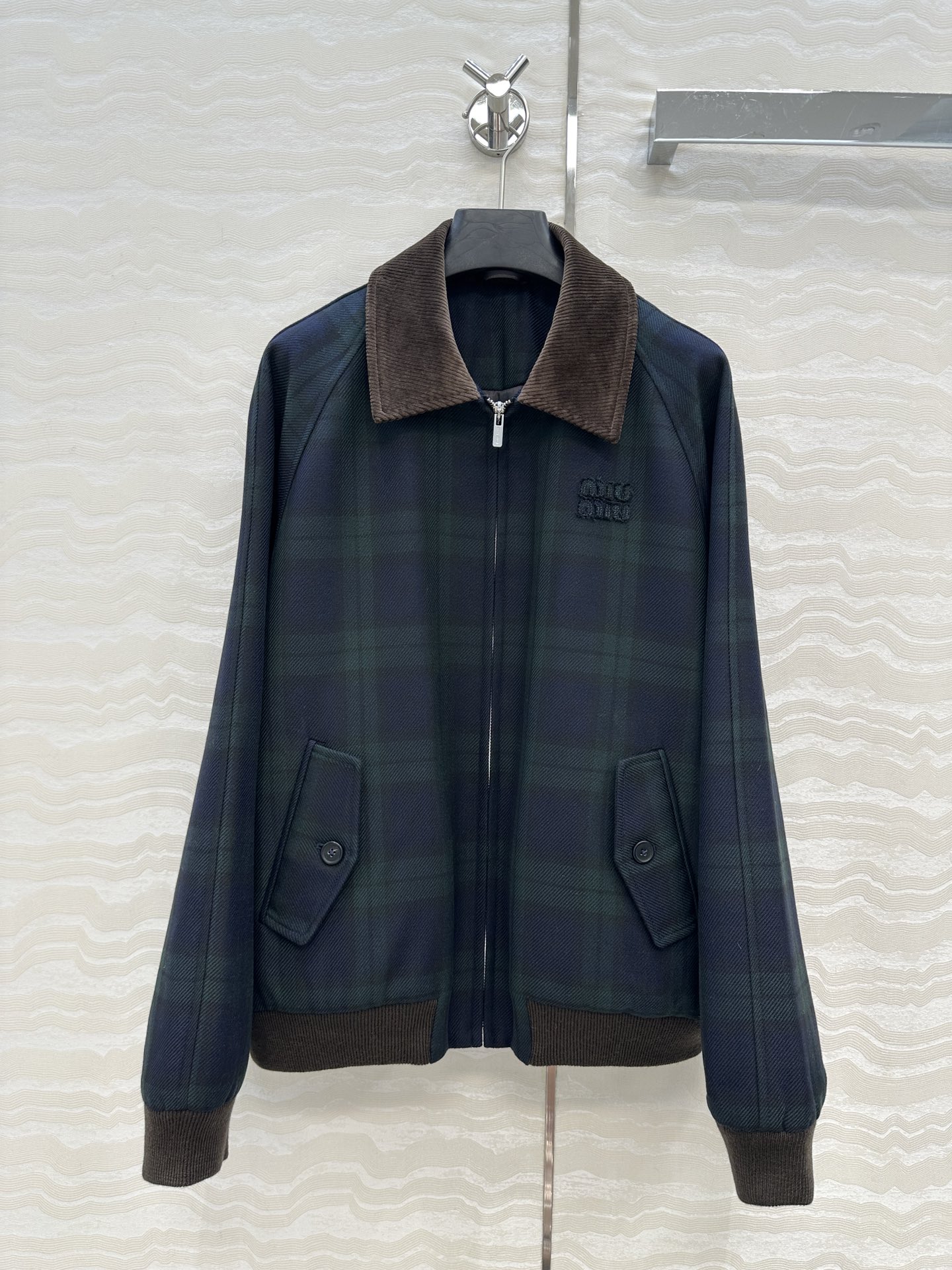 秋冬新品 女性ミュウミュウ トップス/アウター