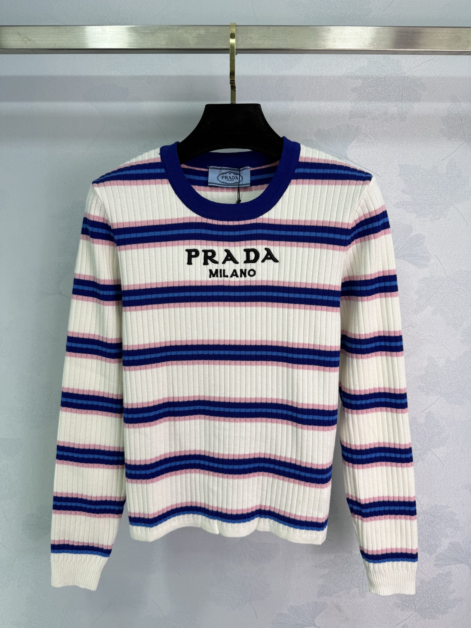 秋冬新品 女性プラダ メリハリ トップス