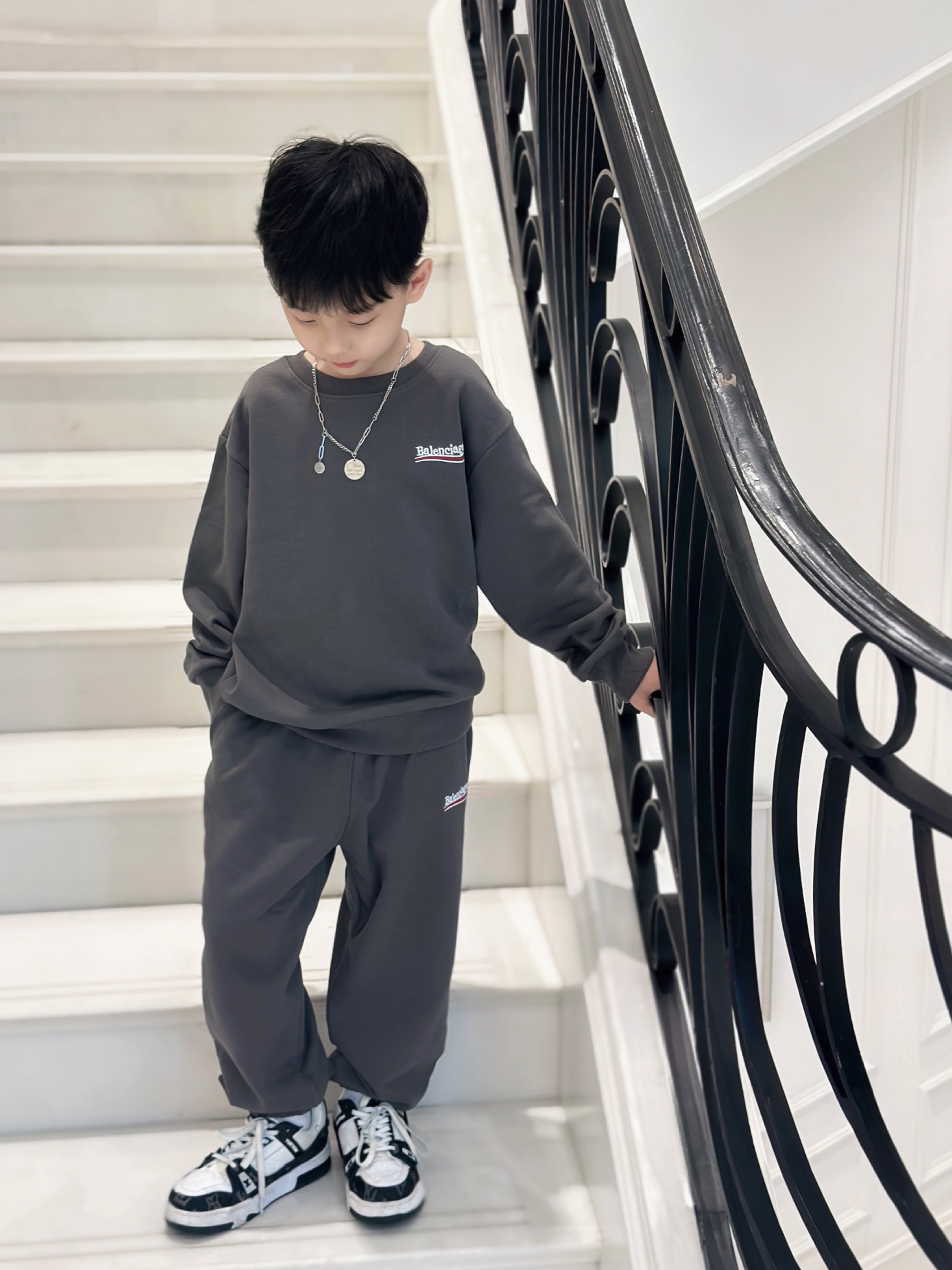 秋冬暖か服バレンシアガ 子供服 KID 上下服 セットアップ