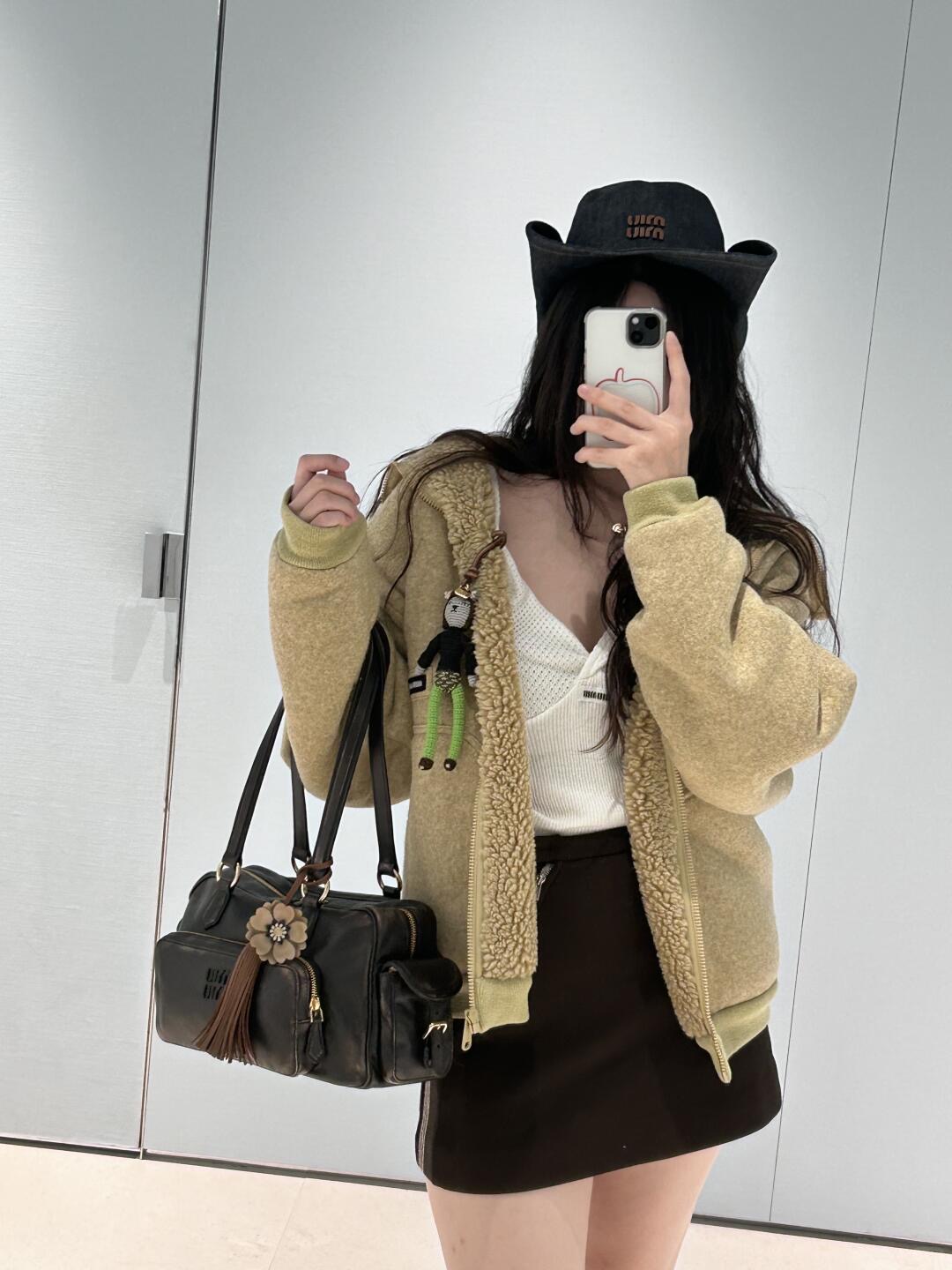 秋冬新品 女性ミュウミュウ アウター/トレンチコート