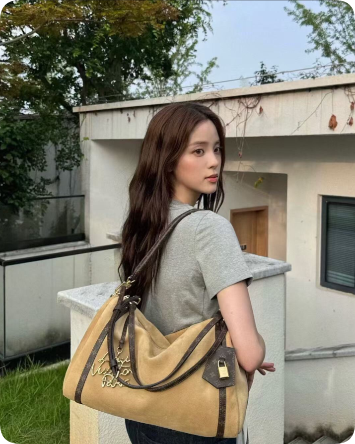 【旅も日常もこの新時代のラグジュアリーバッグと】ルイヴィトン★スエードレザー 男女兼用 ショルダーバッグ