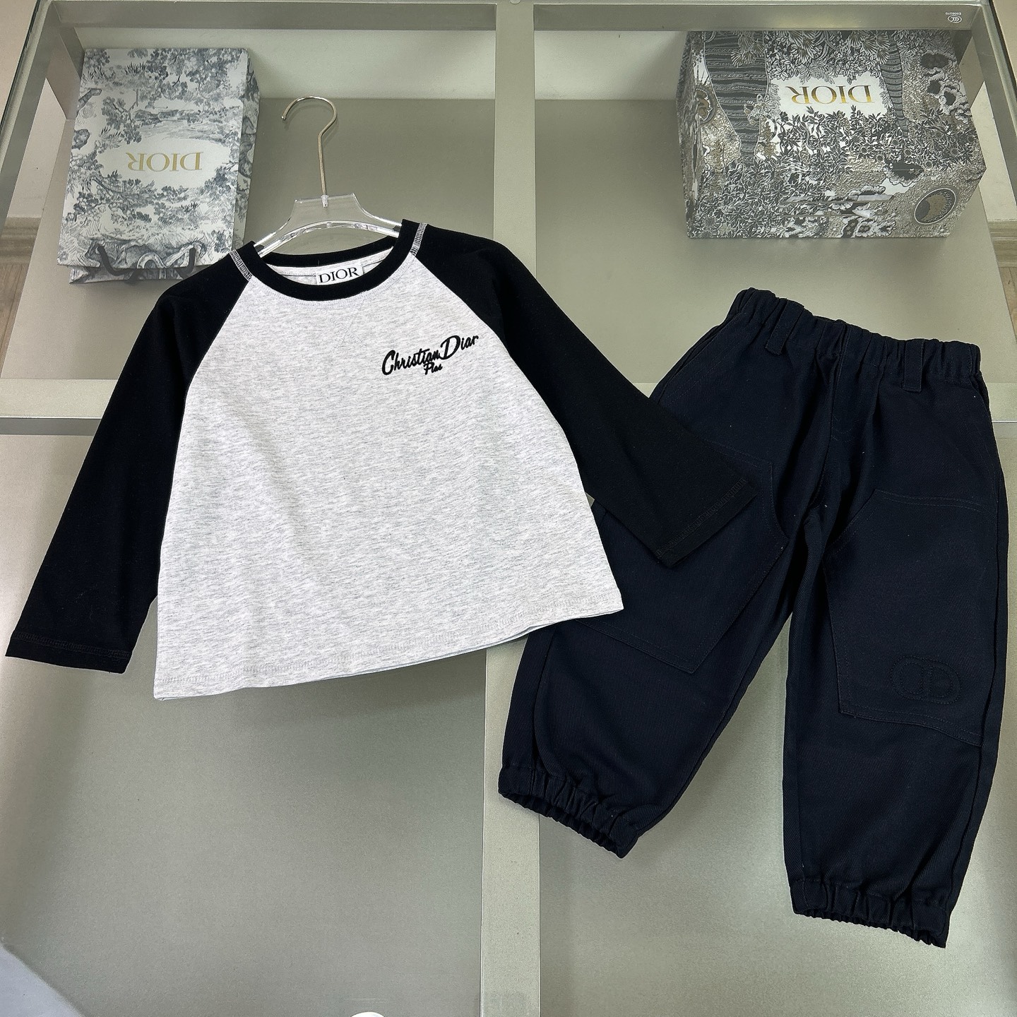 秋冬暖か服クリスチャンディオール 子供服 KID 上下服 セットアップ