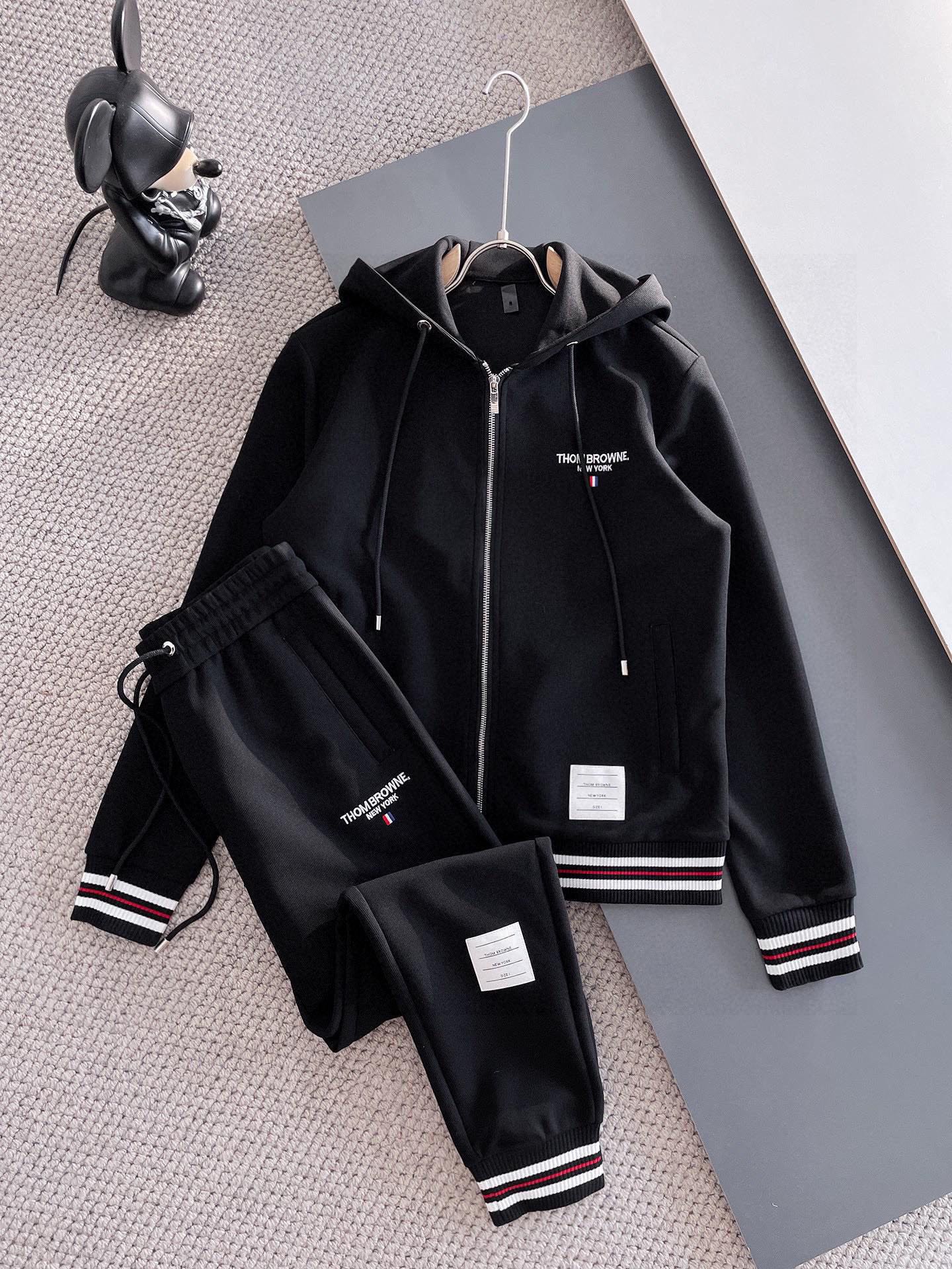 25秋冬ブランド通販 トムブラウン 上下服 セットアップ