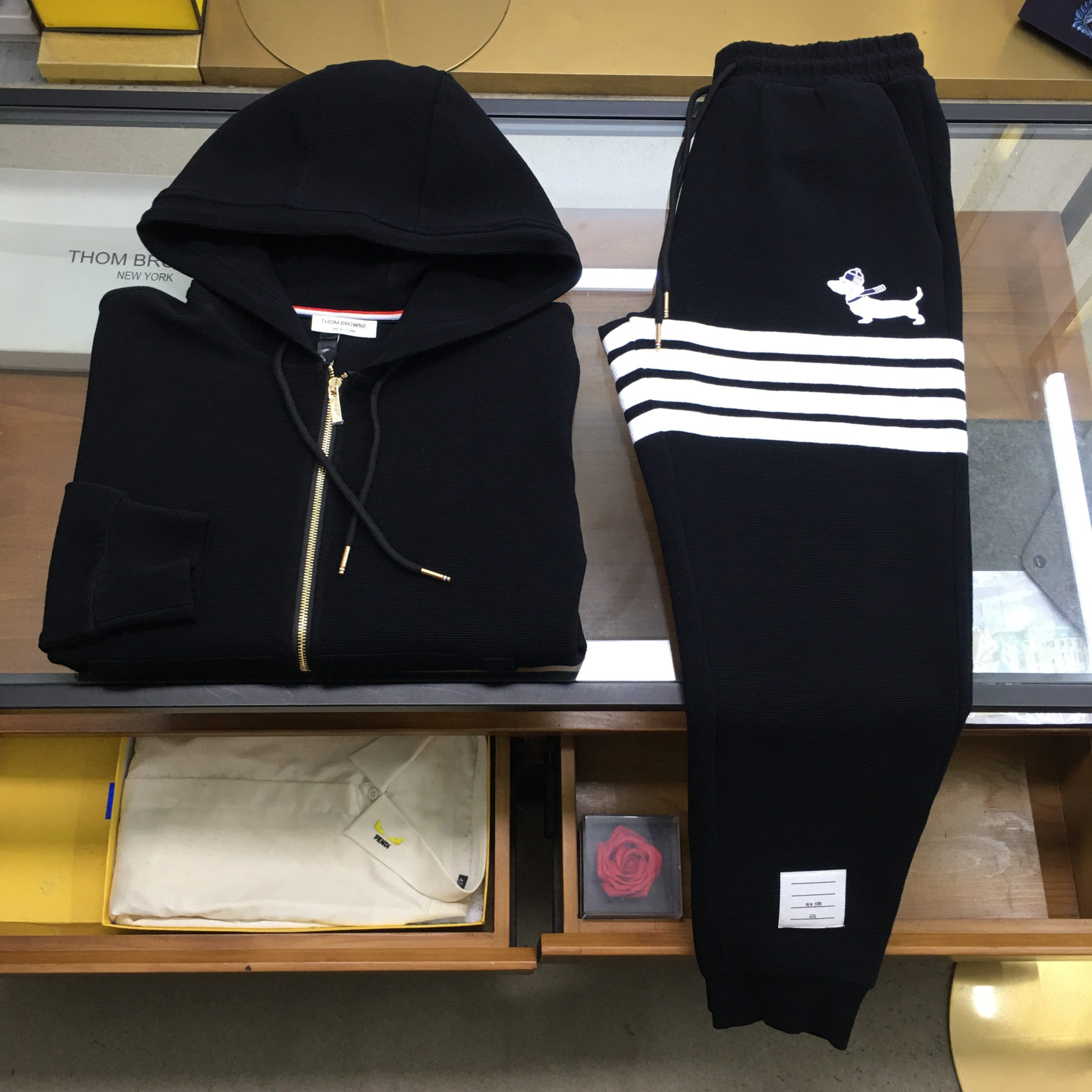 25秋冬ブランド通販 トムブラウン 上下服 セットアップ