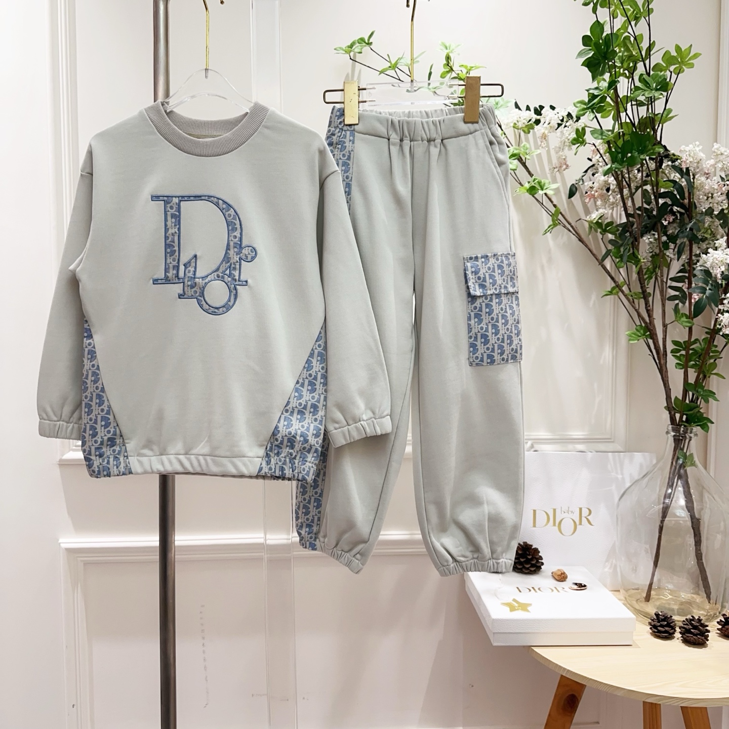 秋冬暖か服クリスチャンディオール 子供服 KID 上下服 セットアップ