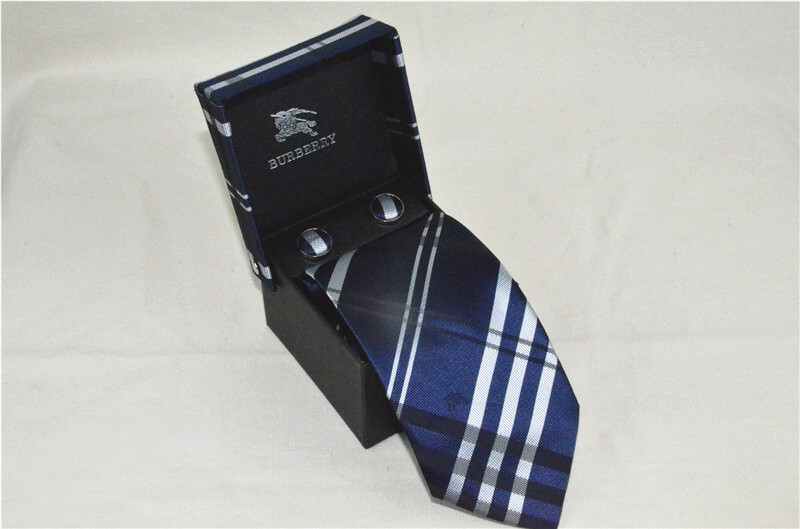 バーバリー 紳士用 Tie ネクタイ カフス 2点セット