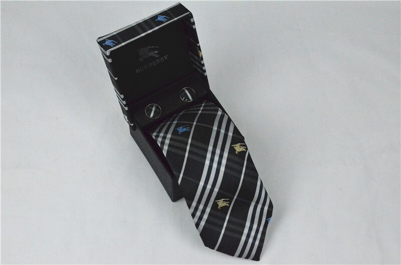 バーバリー 紳士用 Tie ネクタイ カフス 2点セット