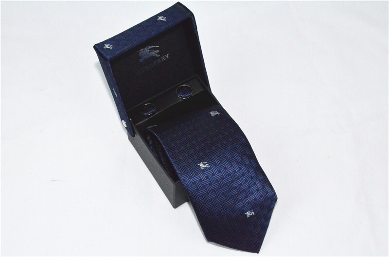 バーバリー 紳士用 Tie ネクタイ カフス 2点セット