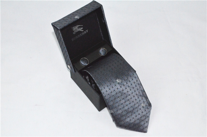 バーバリー 紳士用 Tie ネクタイ カフス 2点セット