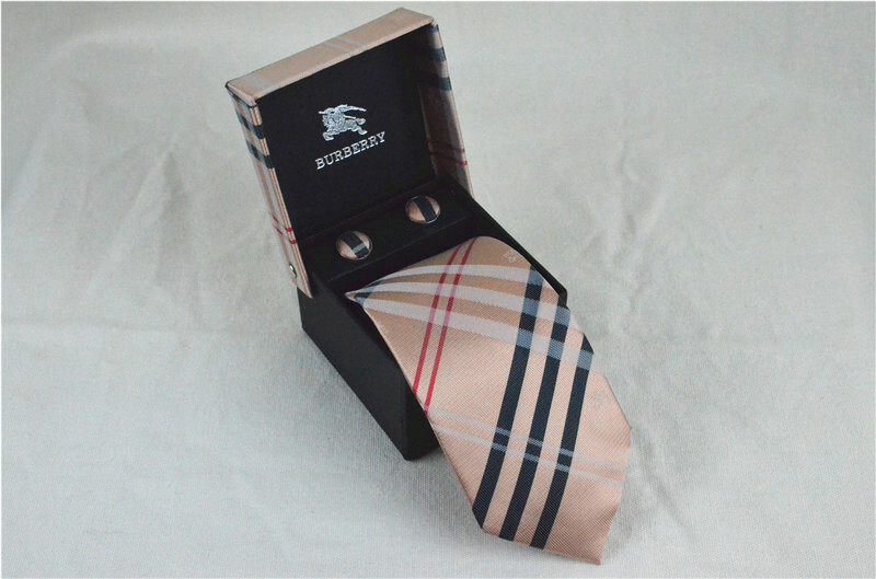 バーバリー 紳士用 Tie ネクタイ カフス 2点セット