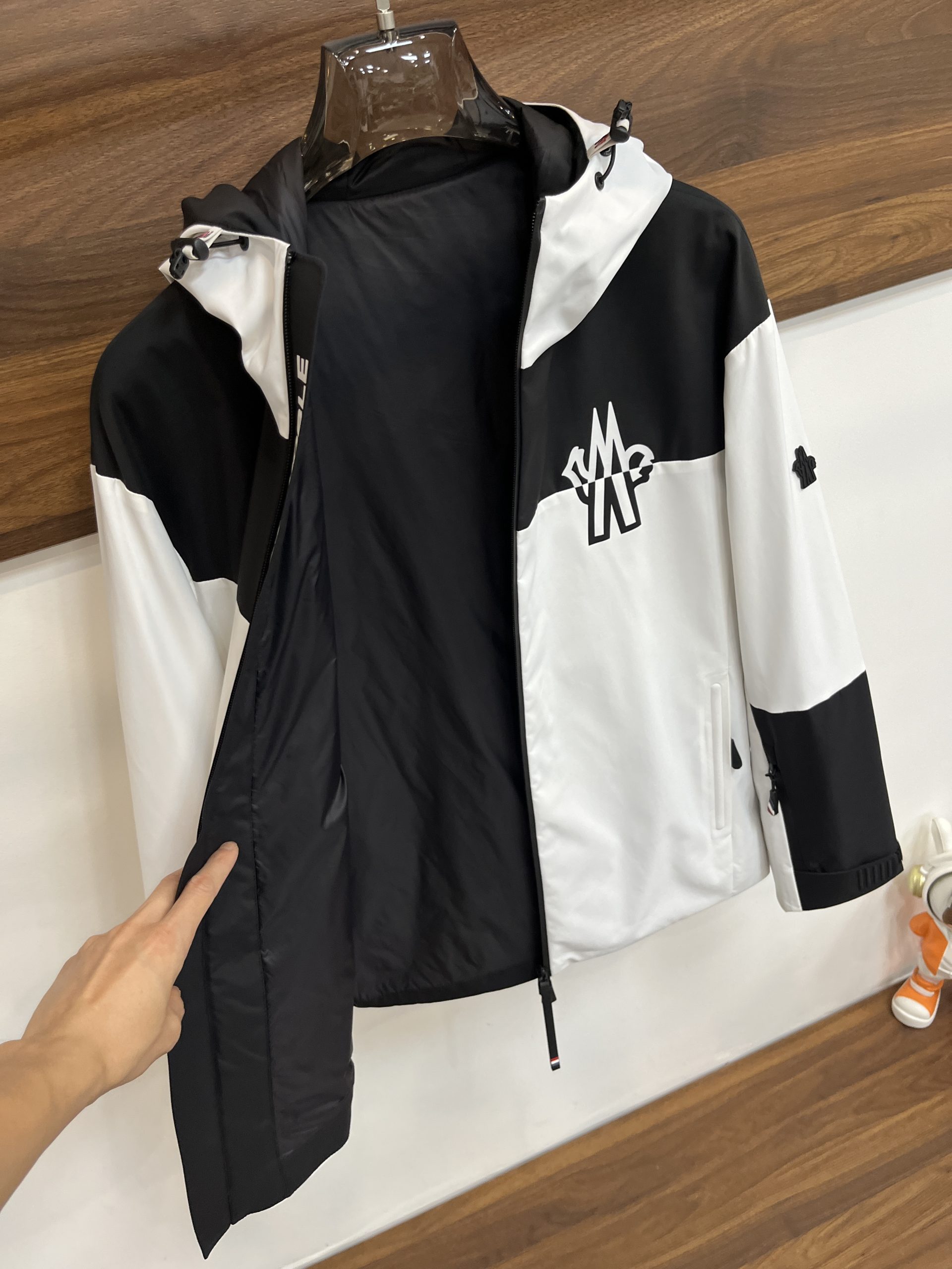 25秋冬新品 モンクレール メンズ アウター/トレンチコート