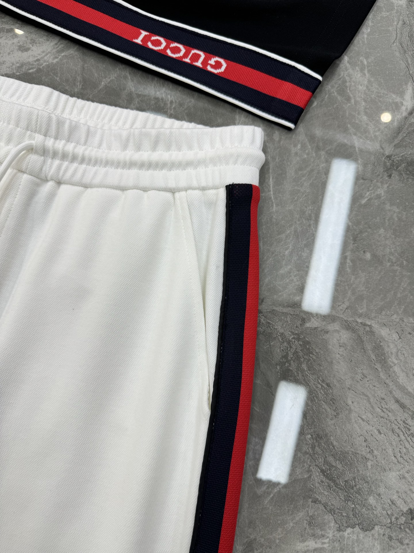 25秋冬新品 グッチ メンズ セットアップ 上下服