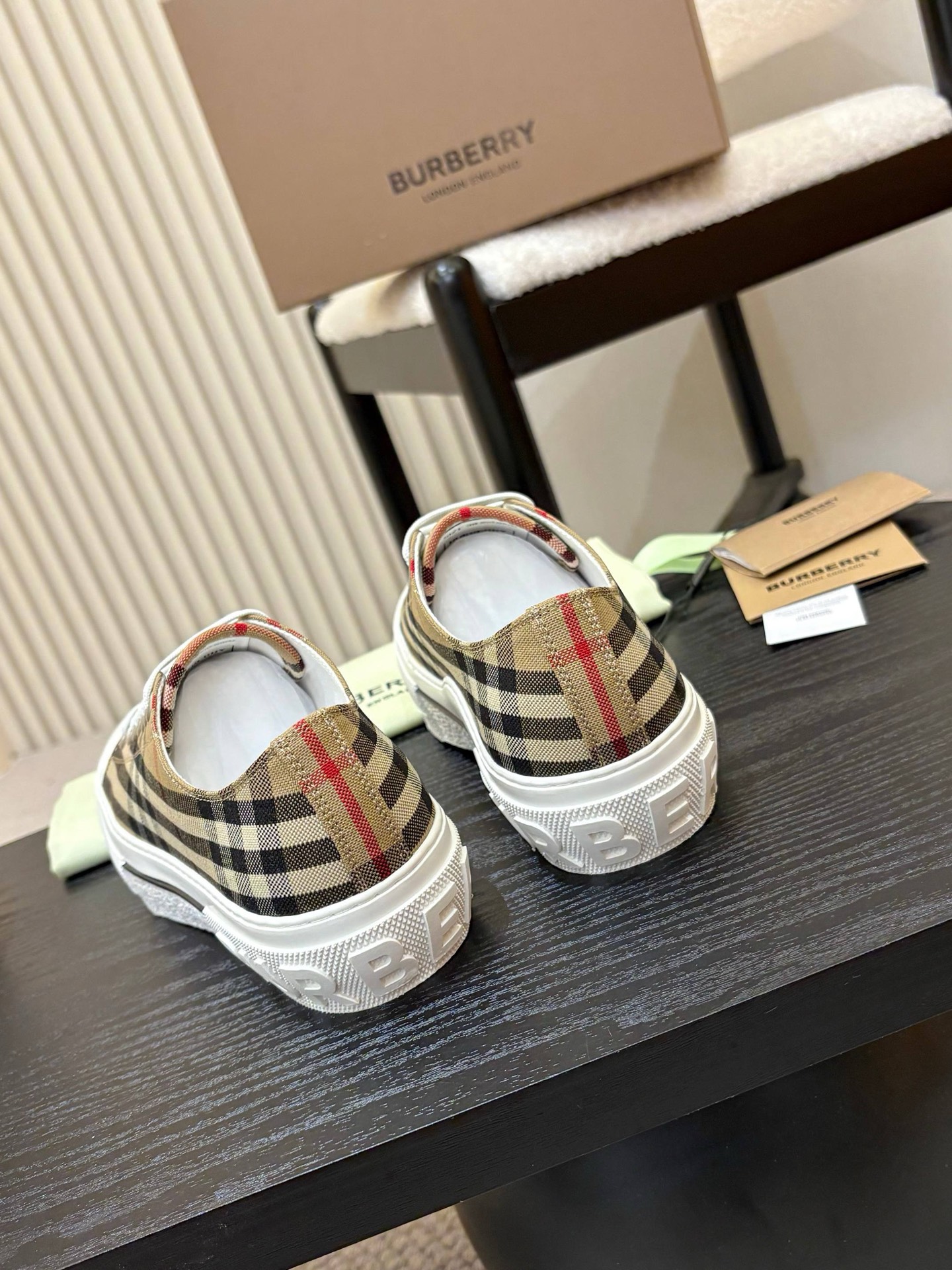 靴? バーバリー スニーカー/レースアップ 男女兼着