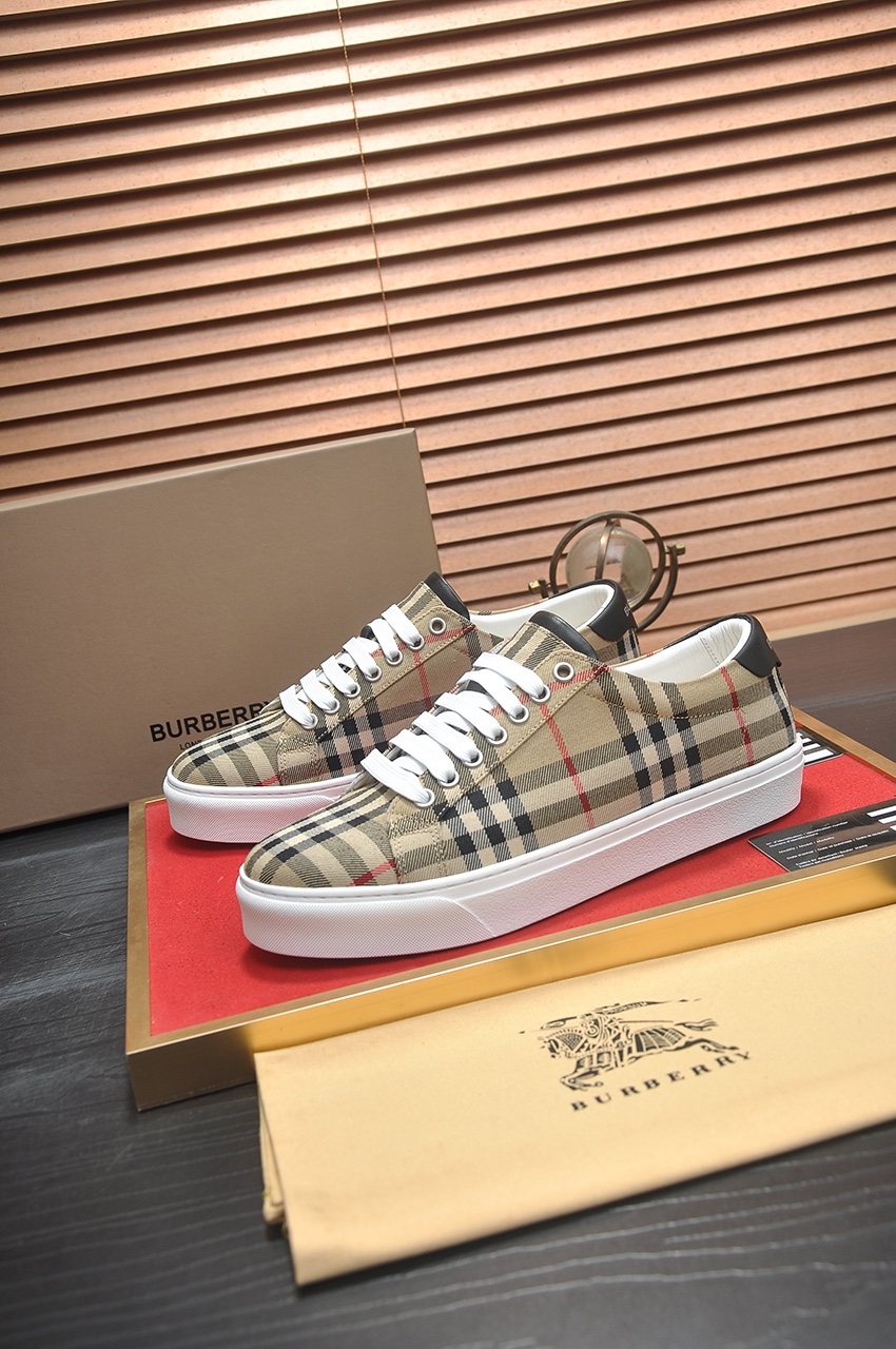靴? バーバリー スニーカー/レースアップ  メンズ