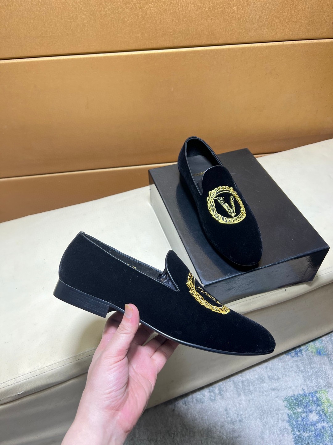 今季新品 靴 ヴェルサーチ ローファー/フラットシューズ メンズ