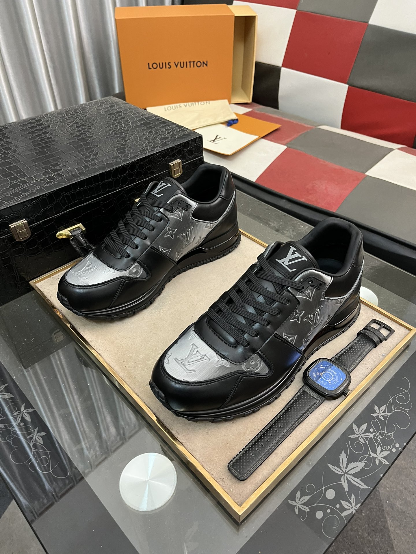 靴 秋冬新品入荷中 ルイヴィトン スニーカー/レースアップ  メンズ