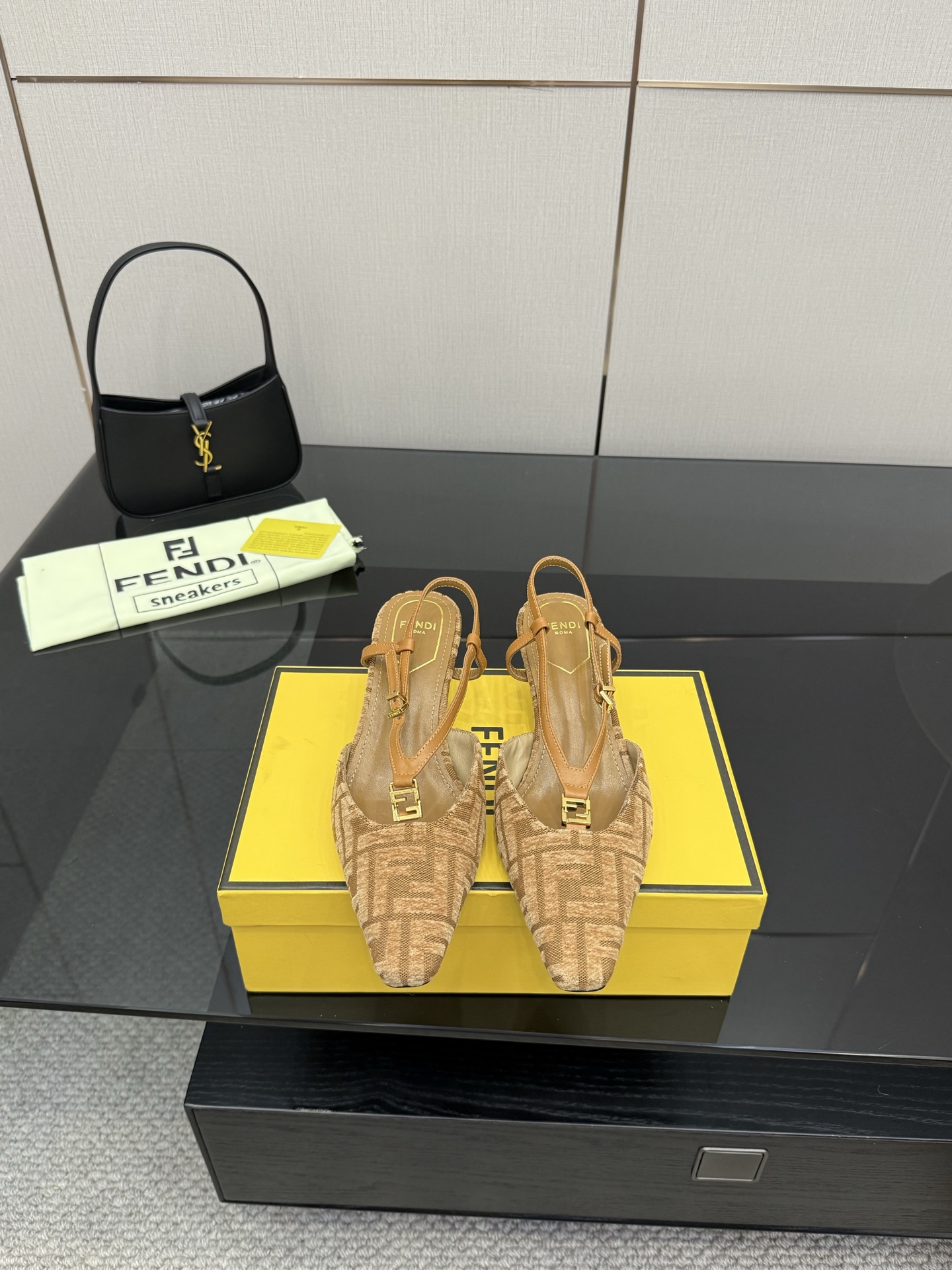 ブランド通販 靴 フェンディハイヒール サンダル ウィメンズ