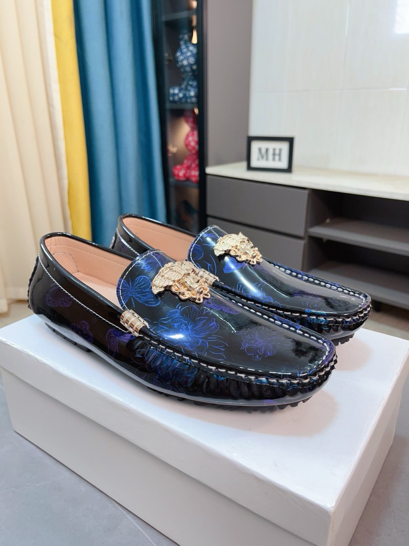 今季新品 靴 ヴェルサーチ ローファー/フラットシューズ  メンズ
