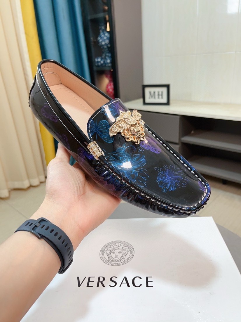 今季新品 靴 ヴェルサーチ ローファー/フラットシューズ  メンズ