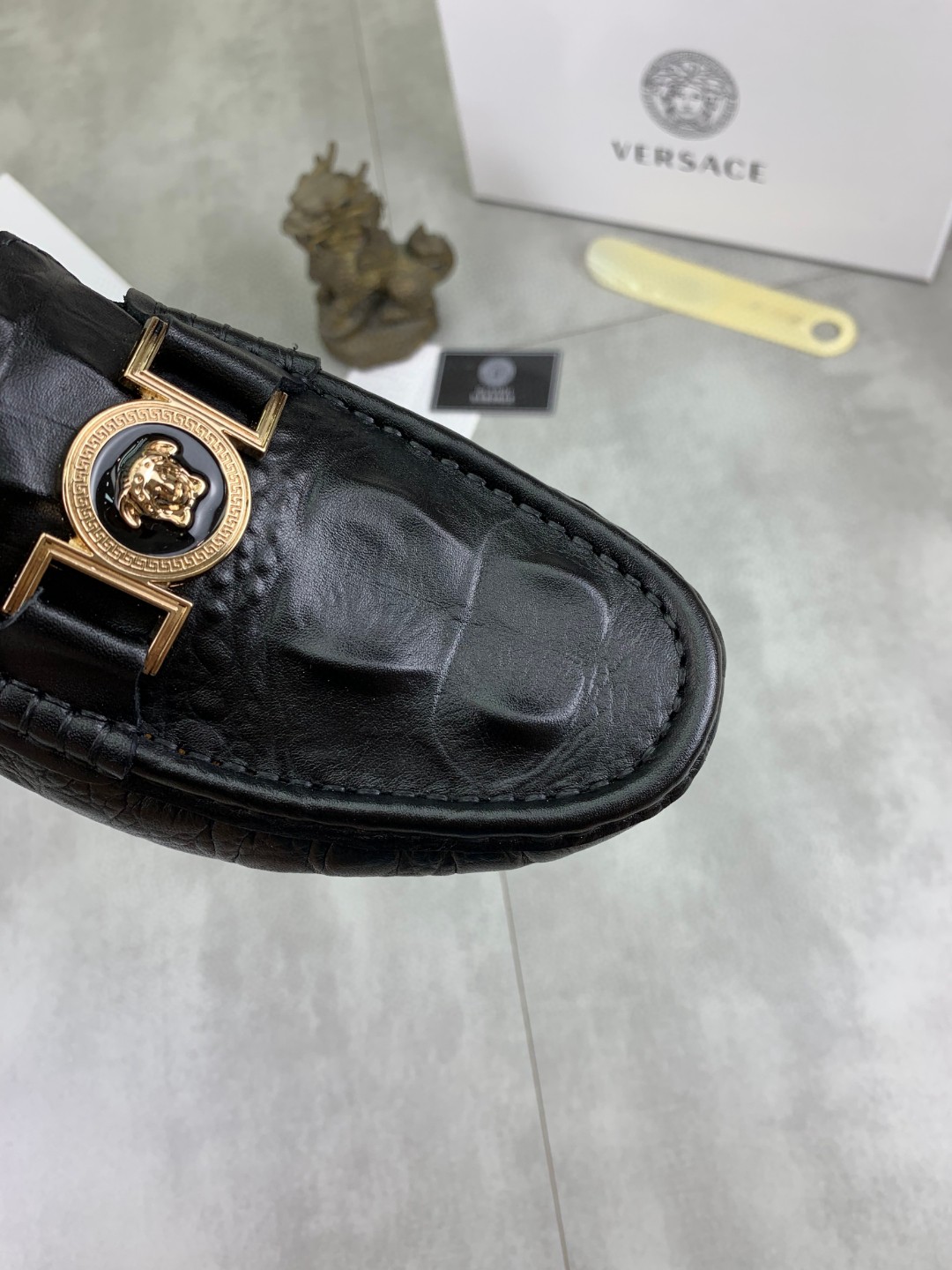 今季新品 靴 ヴェルサーチ ローファー/フラットシューズ メンズ