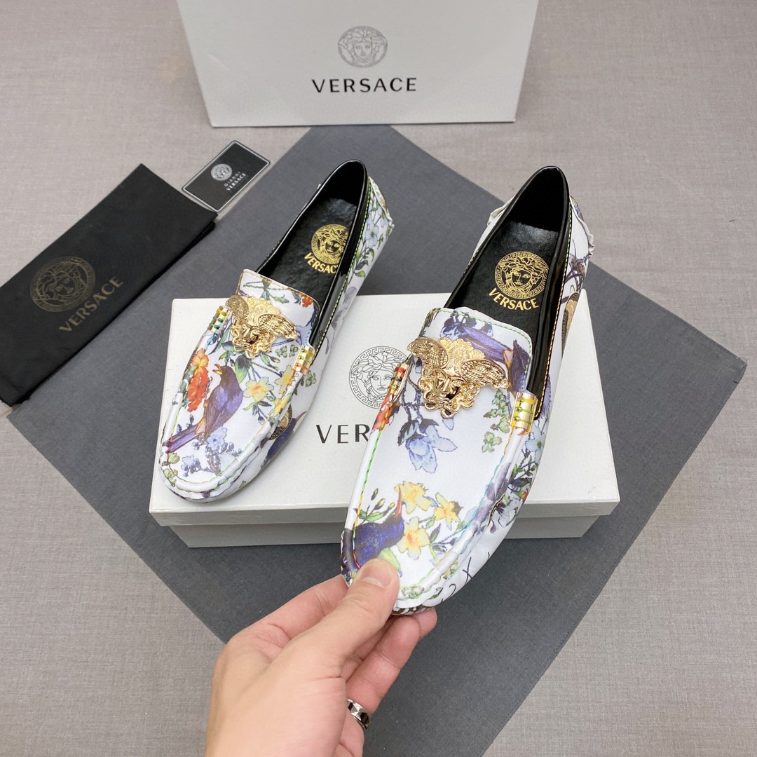 今季新品 靴 ヴェルサーチ ローファー/フラットシューズ  メンズ