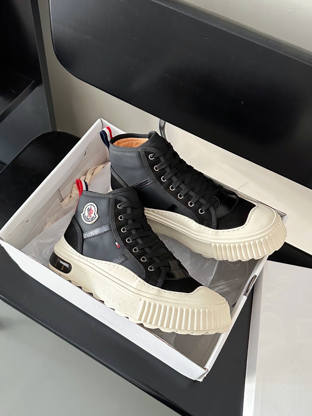 靴 モンクレール ハイカットスニーカー メンズ