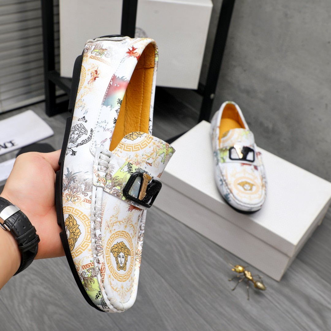 今季新品 靴 ヴェルサーチ ローファー/フラットシューズ  メンズ