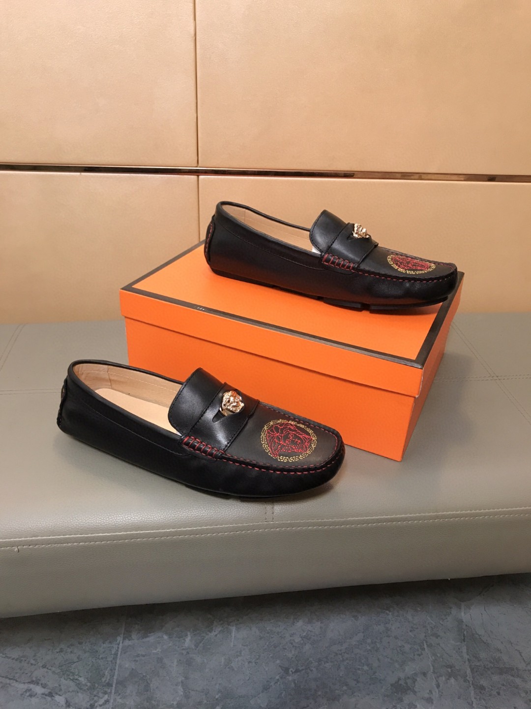 今季新品 靴 ヴェルサーチ ローファー/フラットシューズ  メンズ