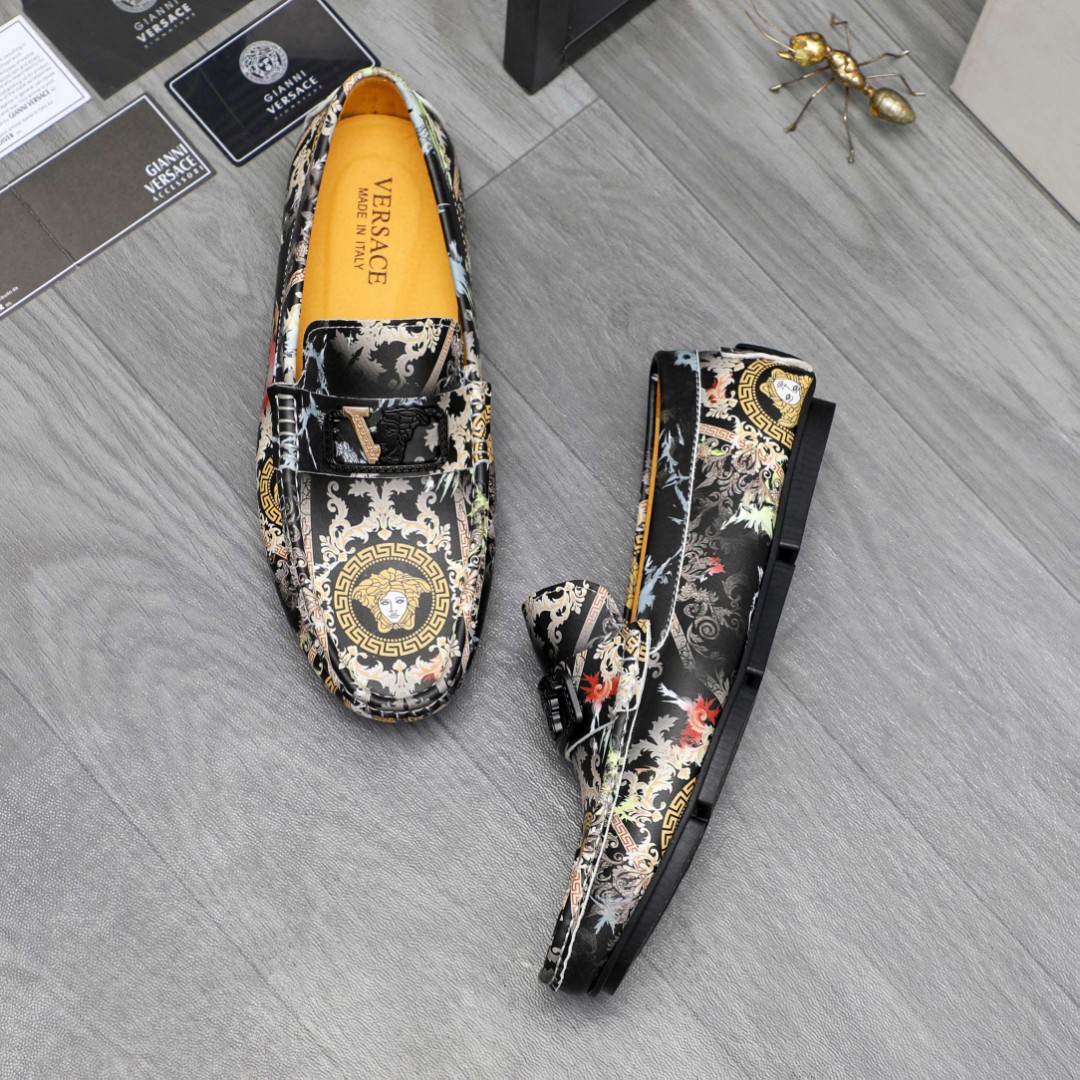 今季新品 靴 ヴェルサーチ ローファー/フラットシューズ メンズ