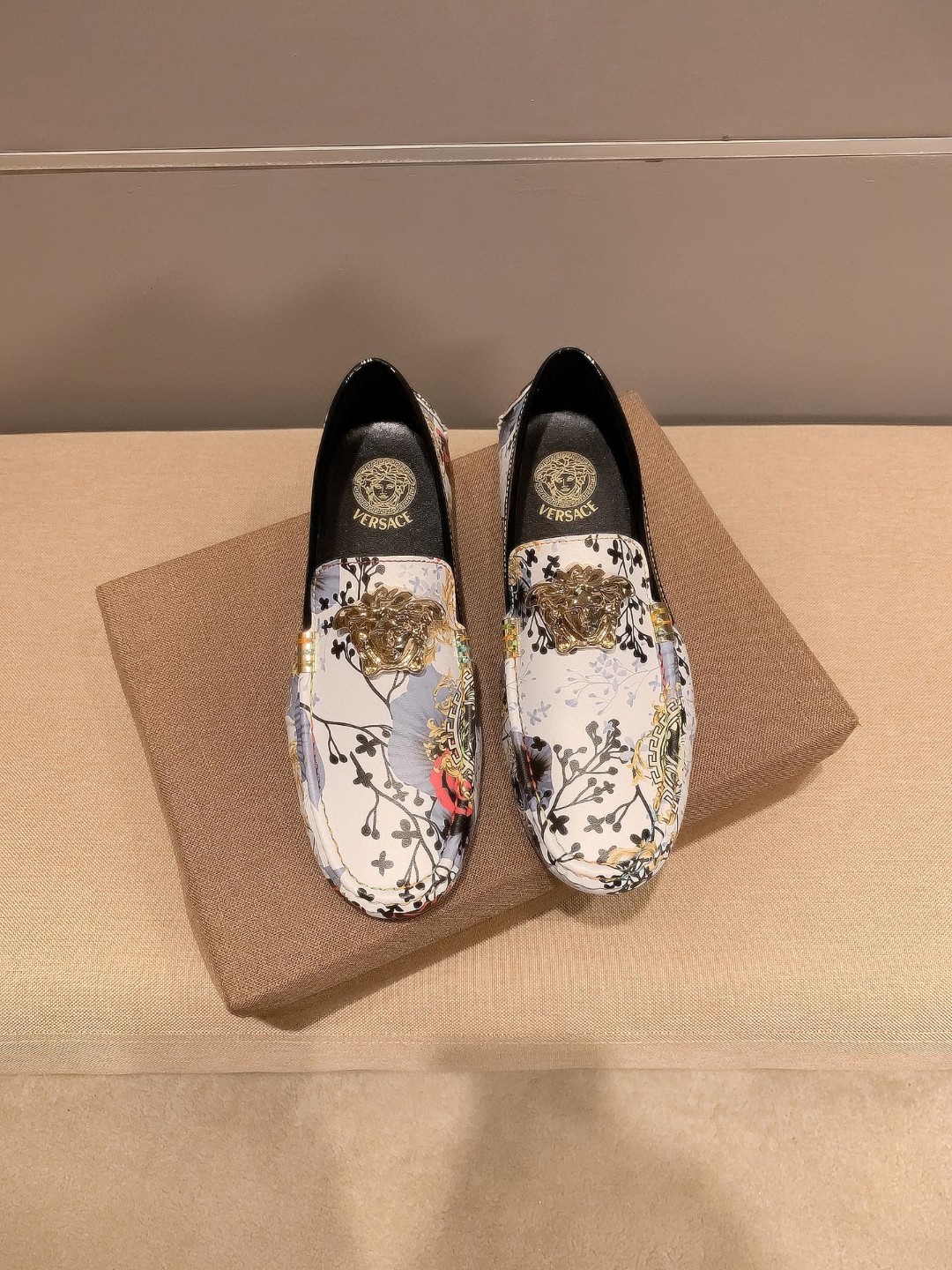 今季新品 靴 ヴェルサーチ ローファー/フラットシューズ  メンズ