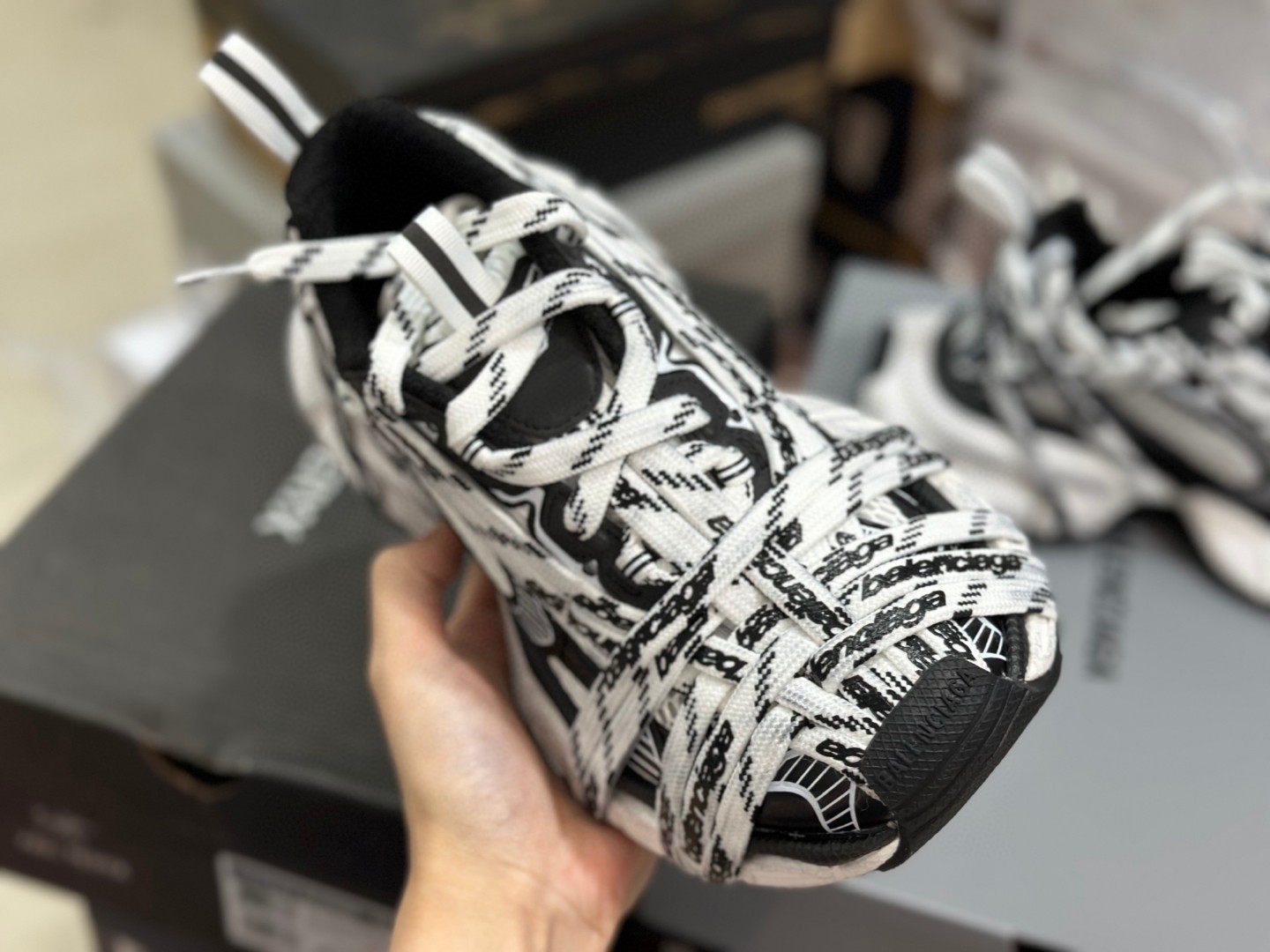極美品 靴 バレンシアガ スニーカー/ダッドシューズ 男女兼着
