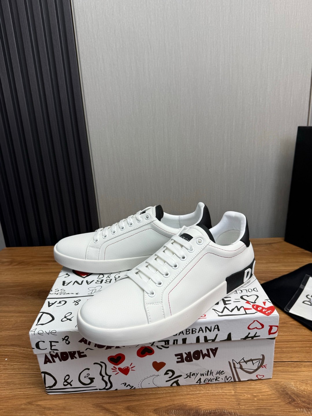 希少品 靴 ドルチェ&ガッバーナ スニーカー/レースアップ 男女兼着