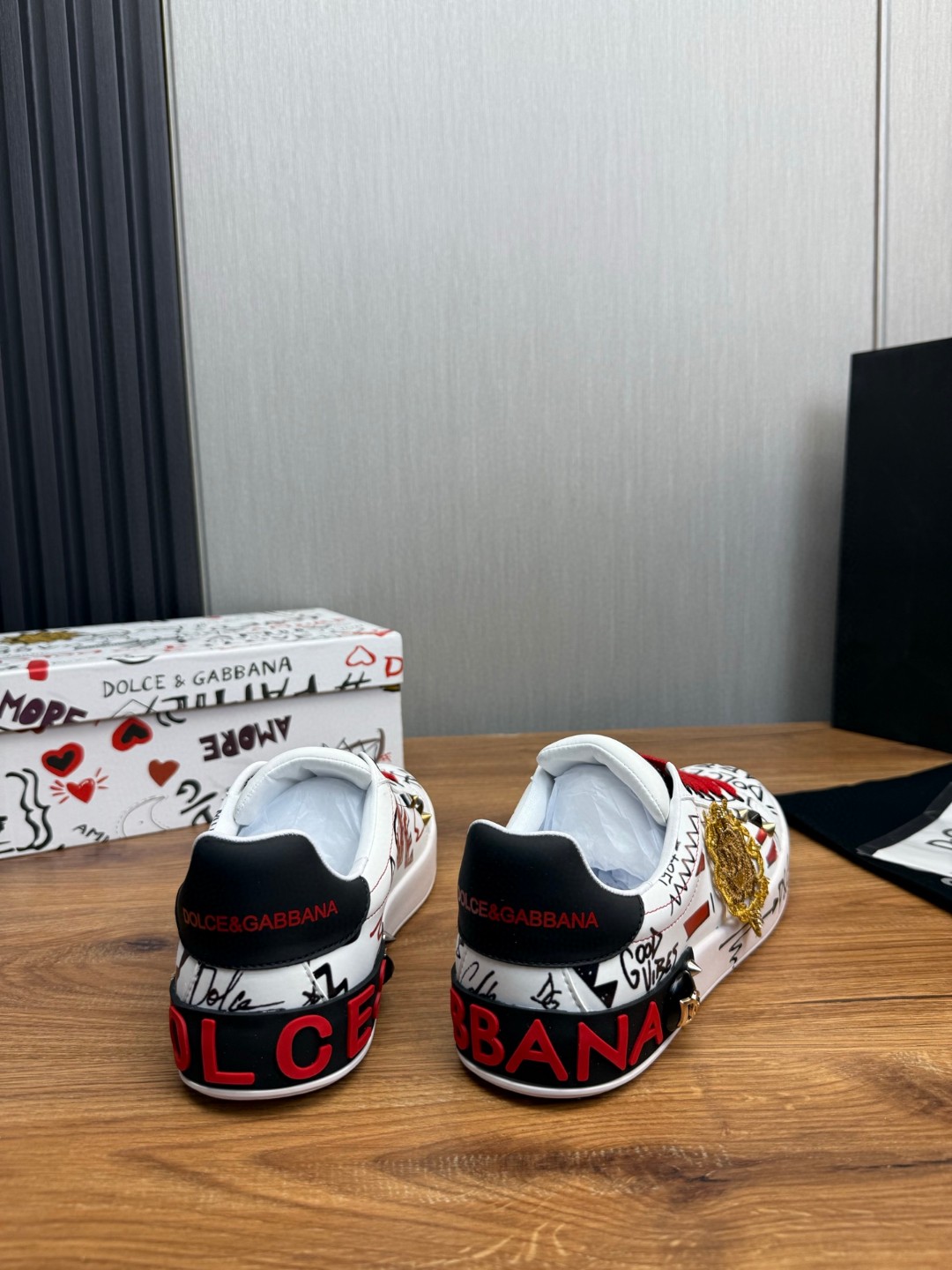 希少品 靴 ドルチェ&ガッバーナ スニーカー/レースアップ 男女兼着