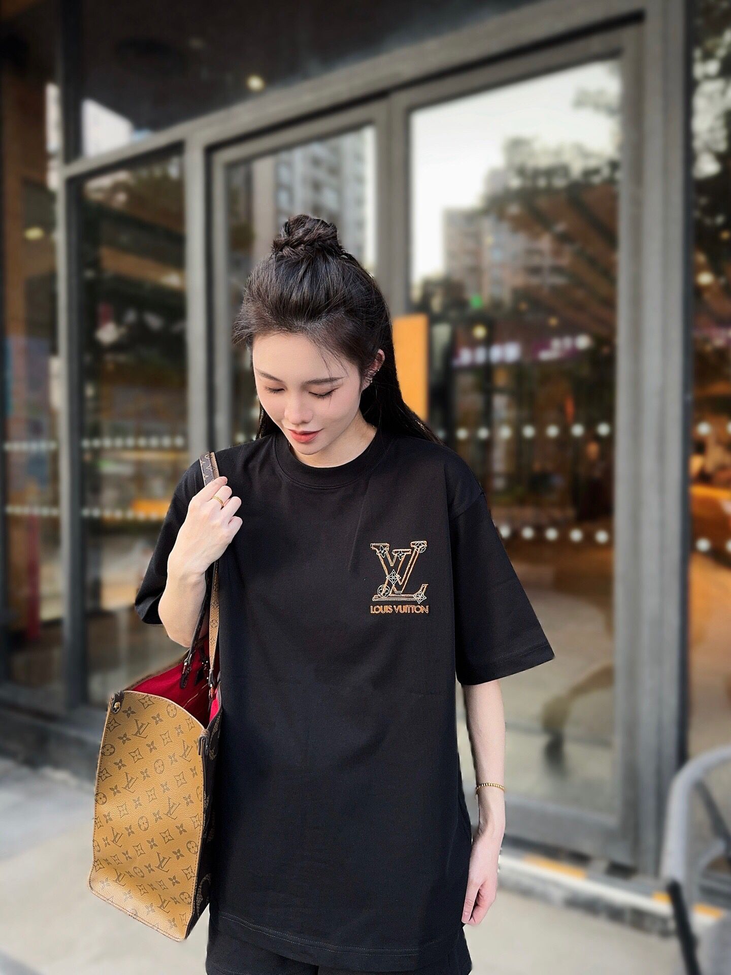 【モノグラム柄がお洒落?】ルイヴィトン★ロゴ 男女兼着 半袖 Ｔシャツ
