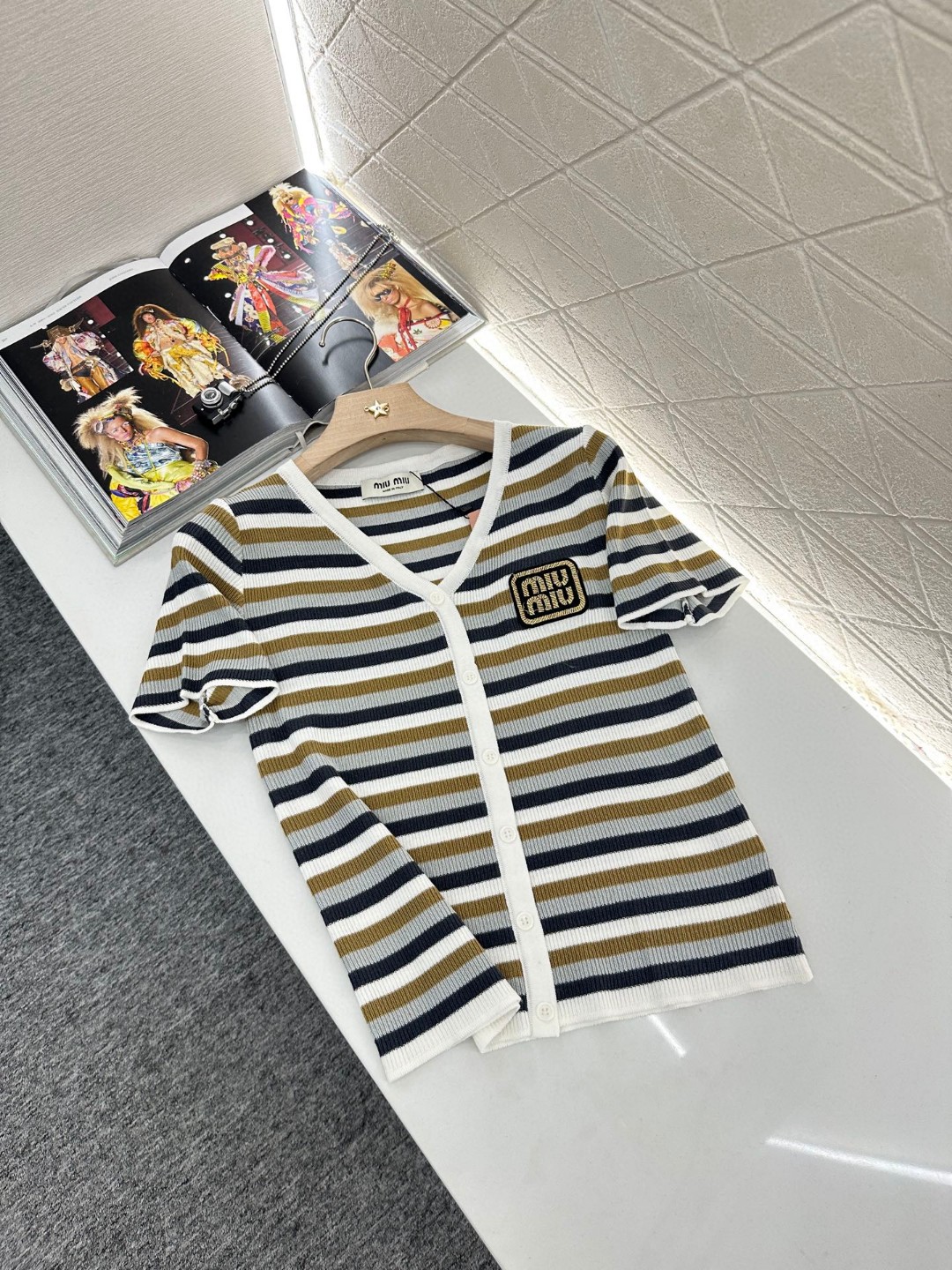 2025早秋新品 女性ミュウミュウ トップス Tシャツ