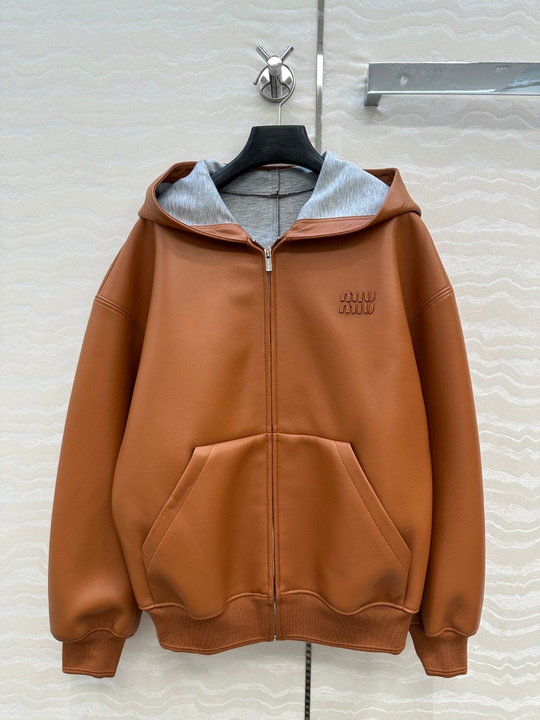 2025早秋新品 女性ミュウミュウ アウター 本革