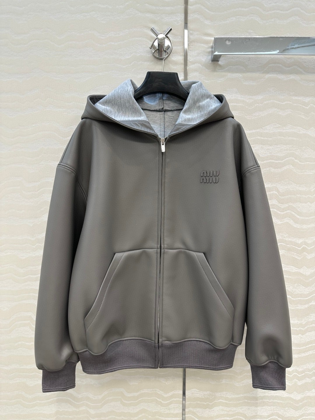 2025早秋新品 女性ミュウミュウ アウター 本革